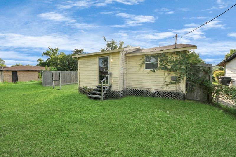 6821 Haight Street Property Photo 12