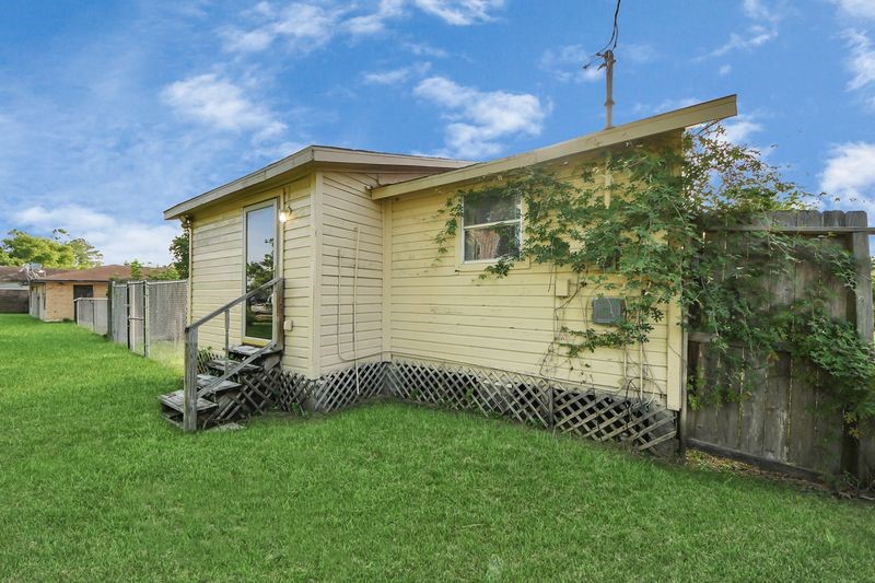 6821 Haight Street Property Photo 13