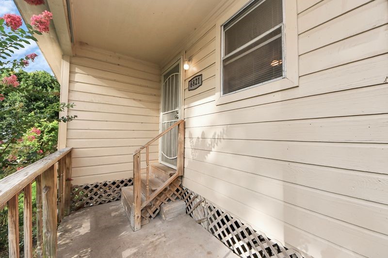 6821 Haight Street Property Photo 14