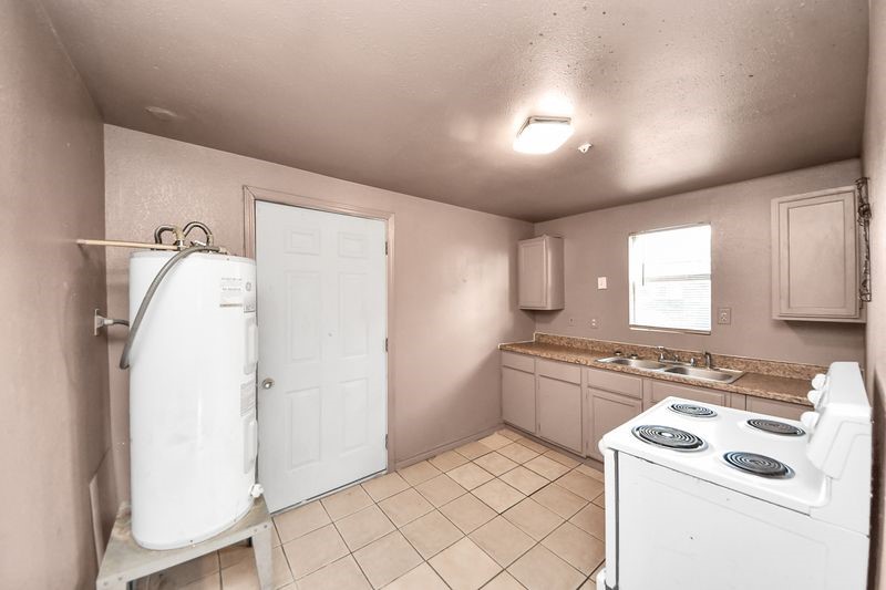 6821 Haight Street Property Photo 21