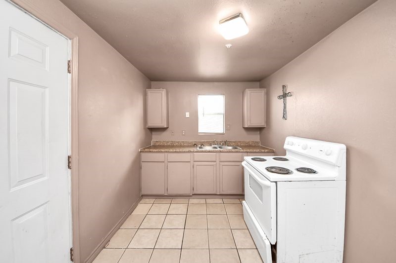 6821 Haight Street Property Photo 22