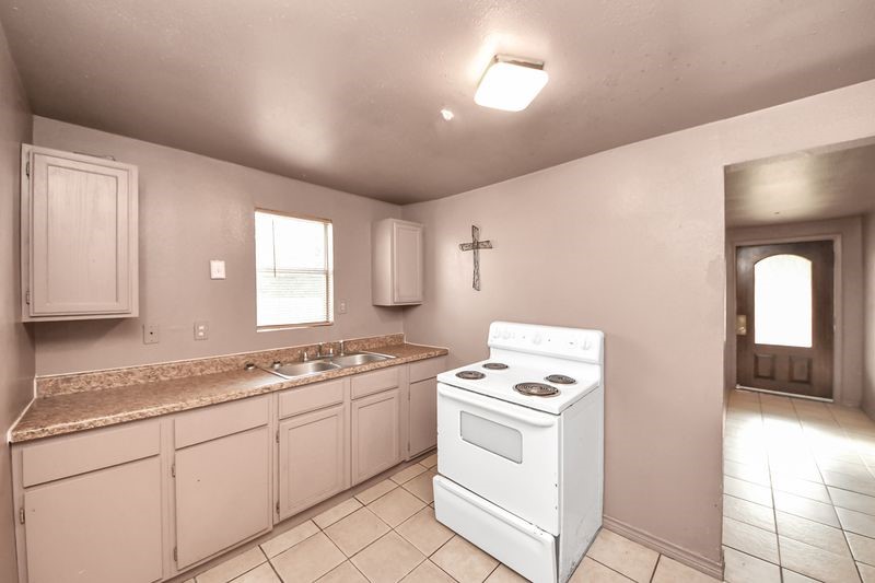 6821 Haight Street Property Photo 23