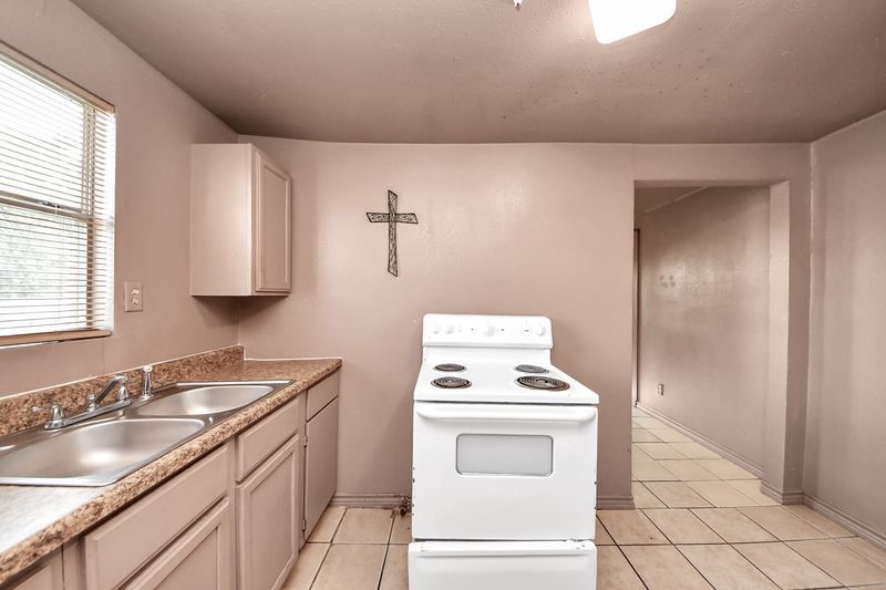 6821 Haight Street Property Photo 24