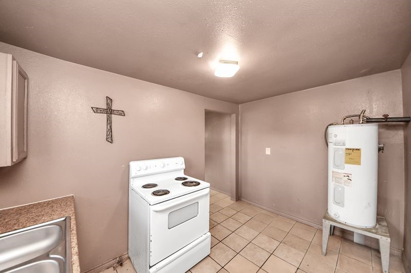 6821 Haight Street Property Photo 25