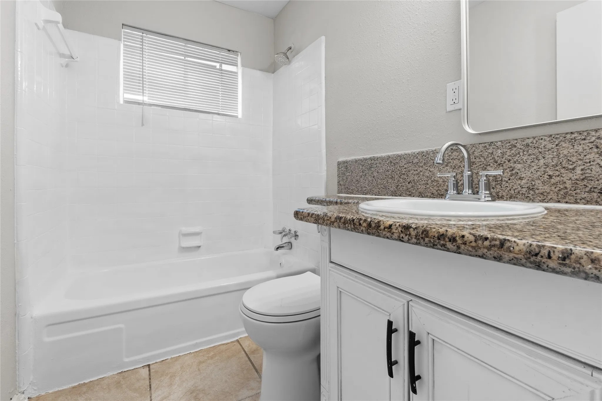2819 Berry Street 4 Property Photo 4