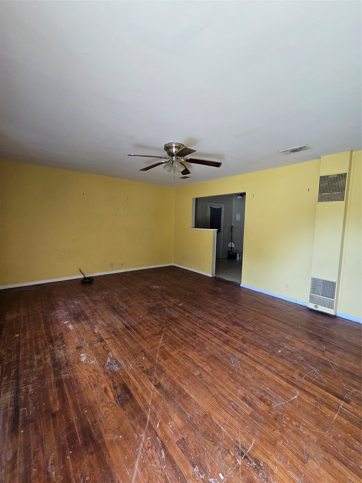2611 1st St Property Photo 4