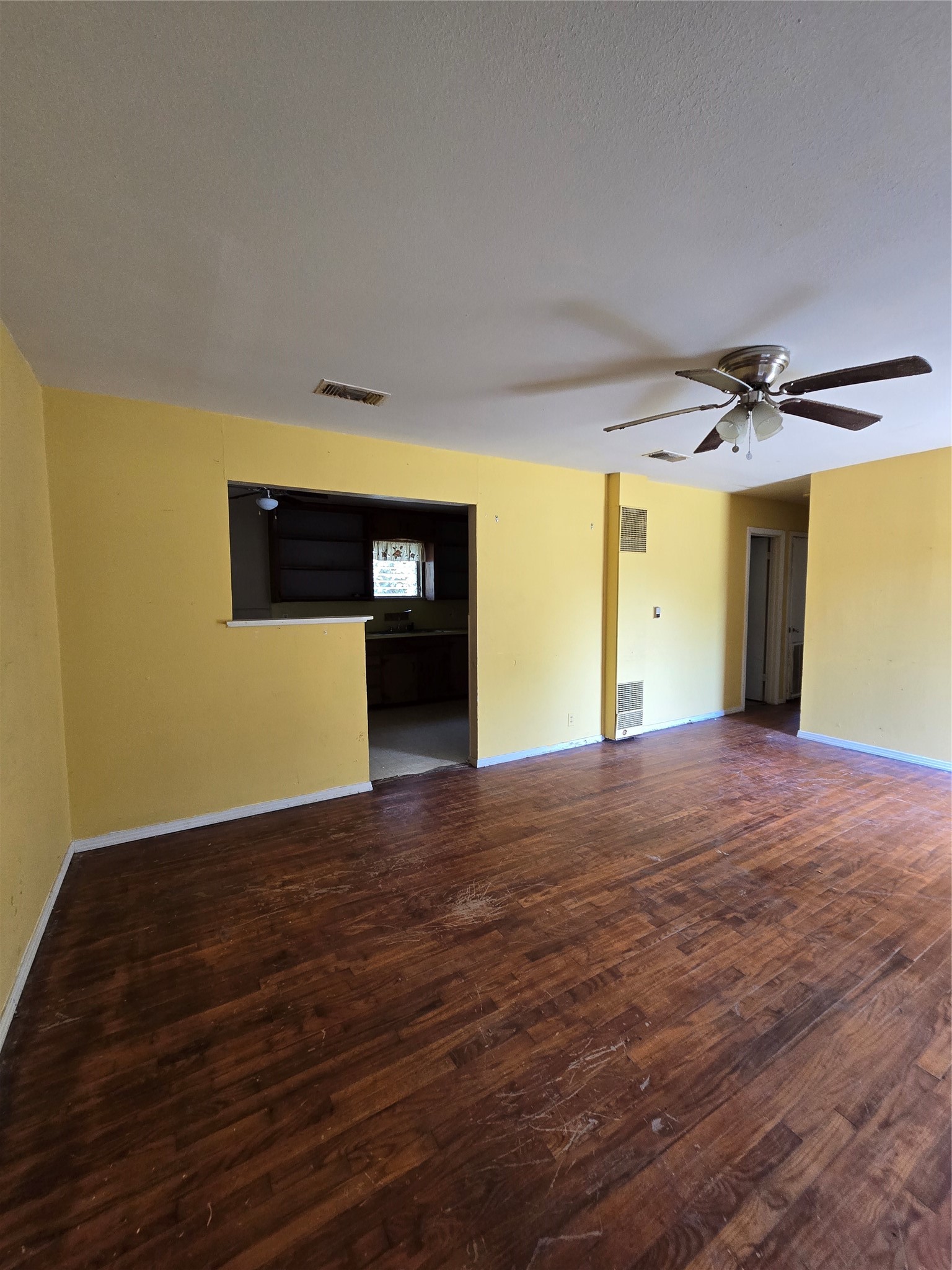 2611 1st St Property Photo 5