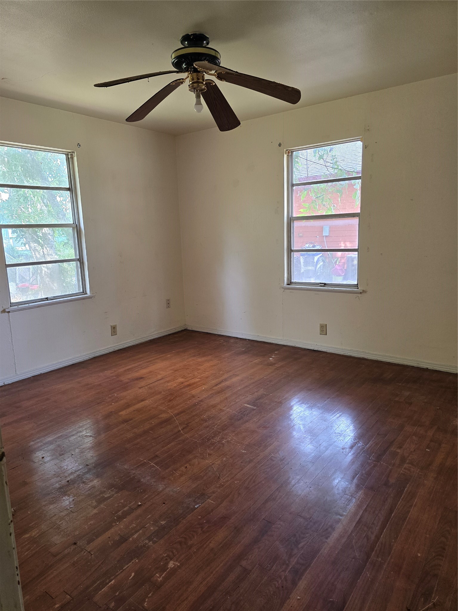 2611 1st St Property Photo 9