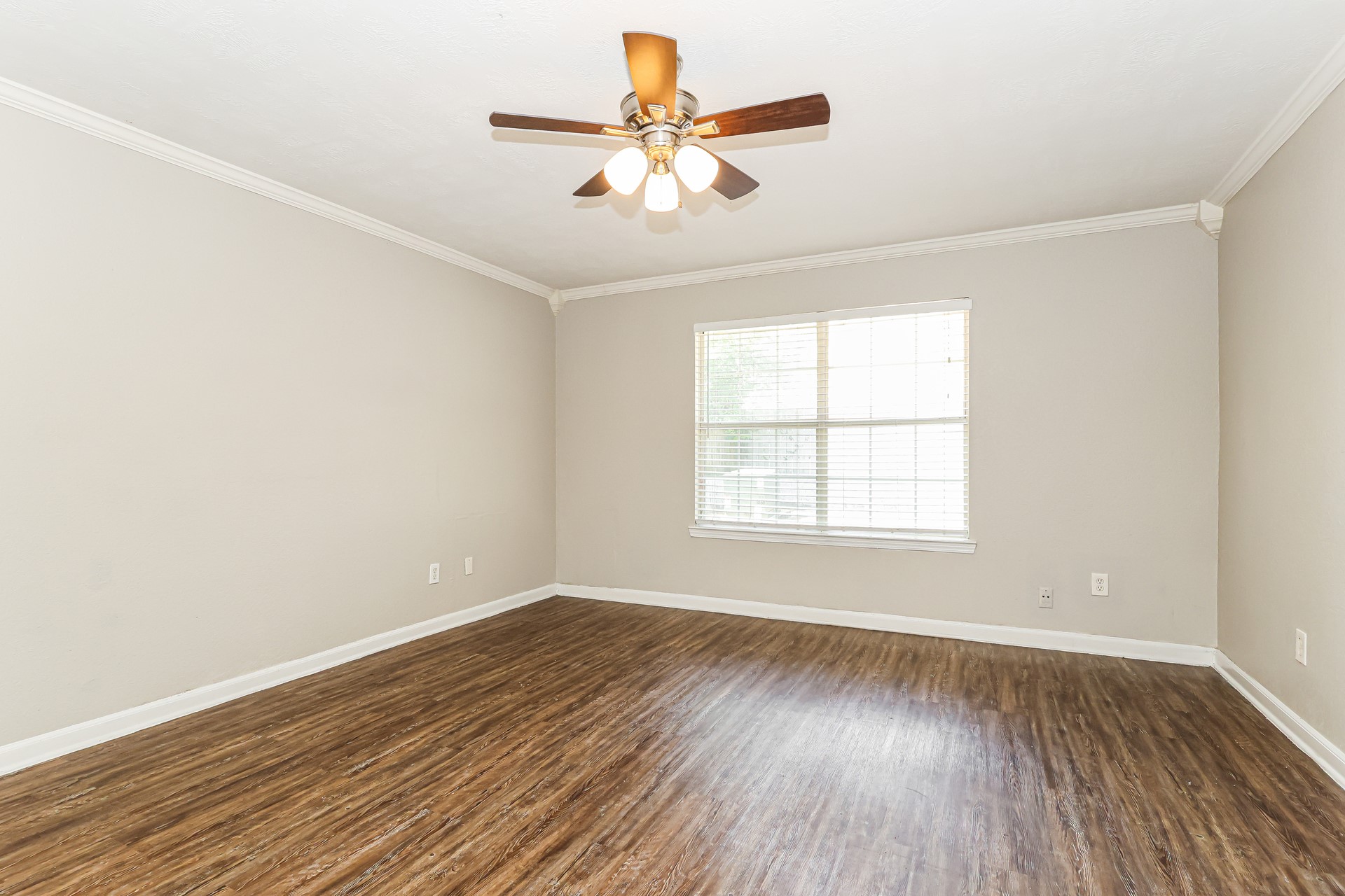 23015 Banquo Drive Property Photo 8