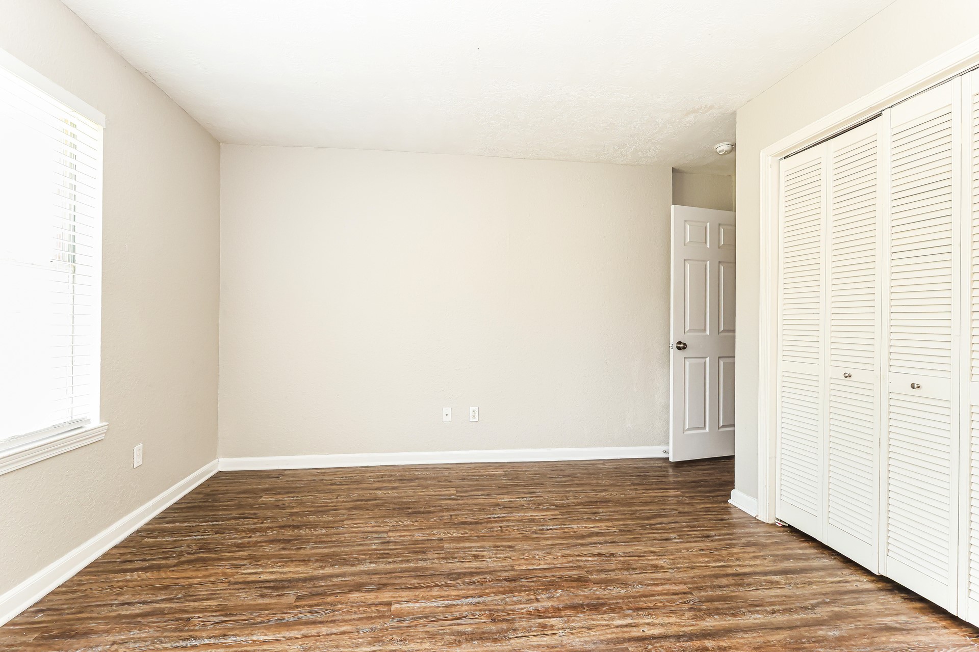23015 Banquo Drive Property Photo 12