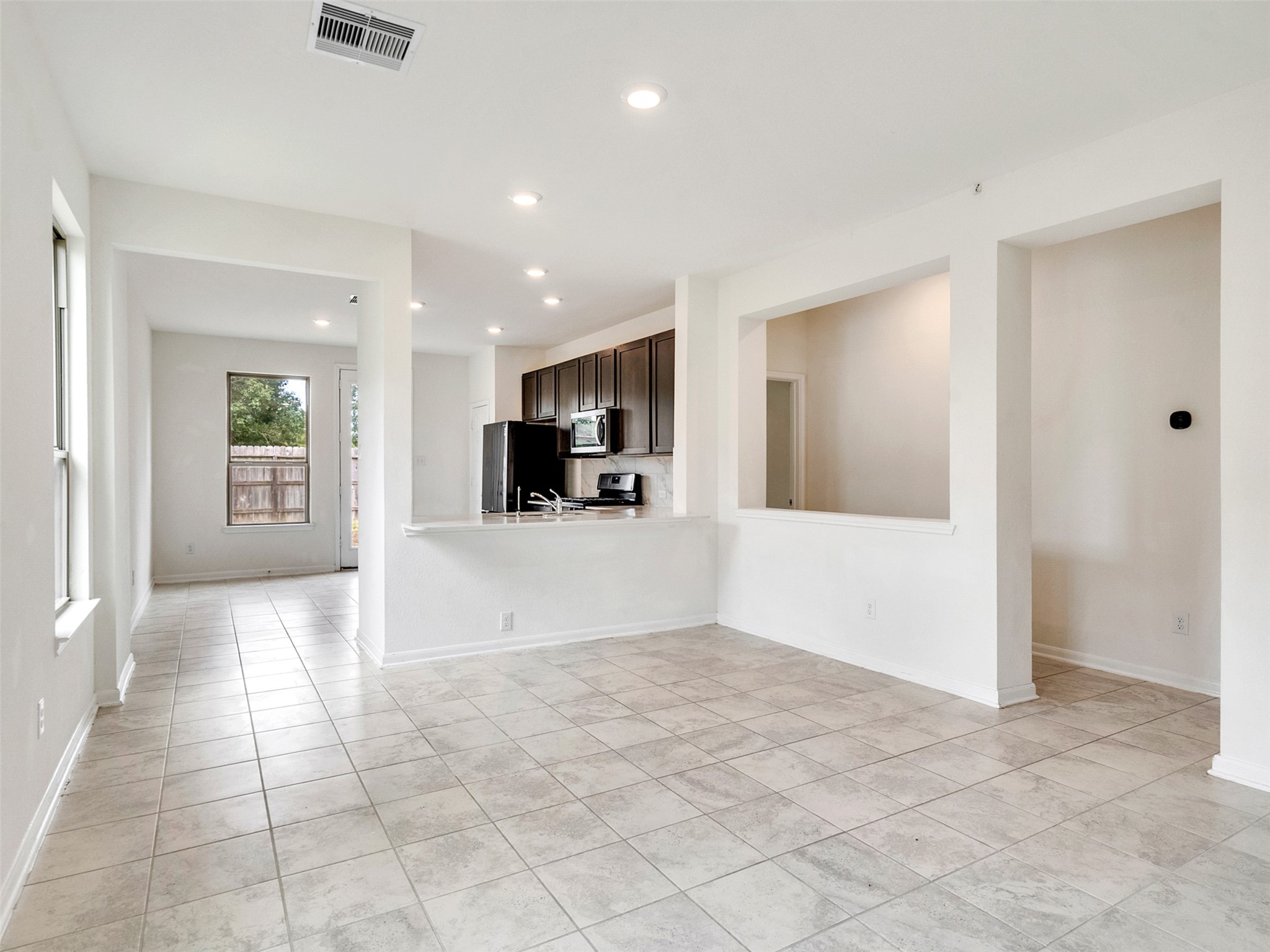 6011 Whitewing Road Property Photo 3