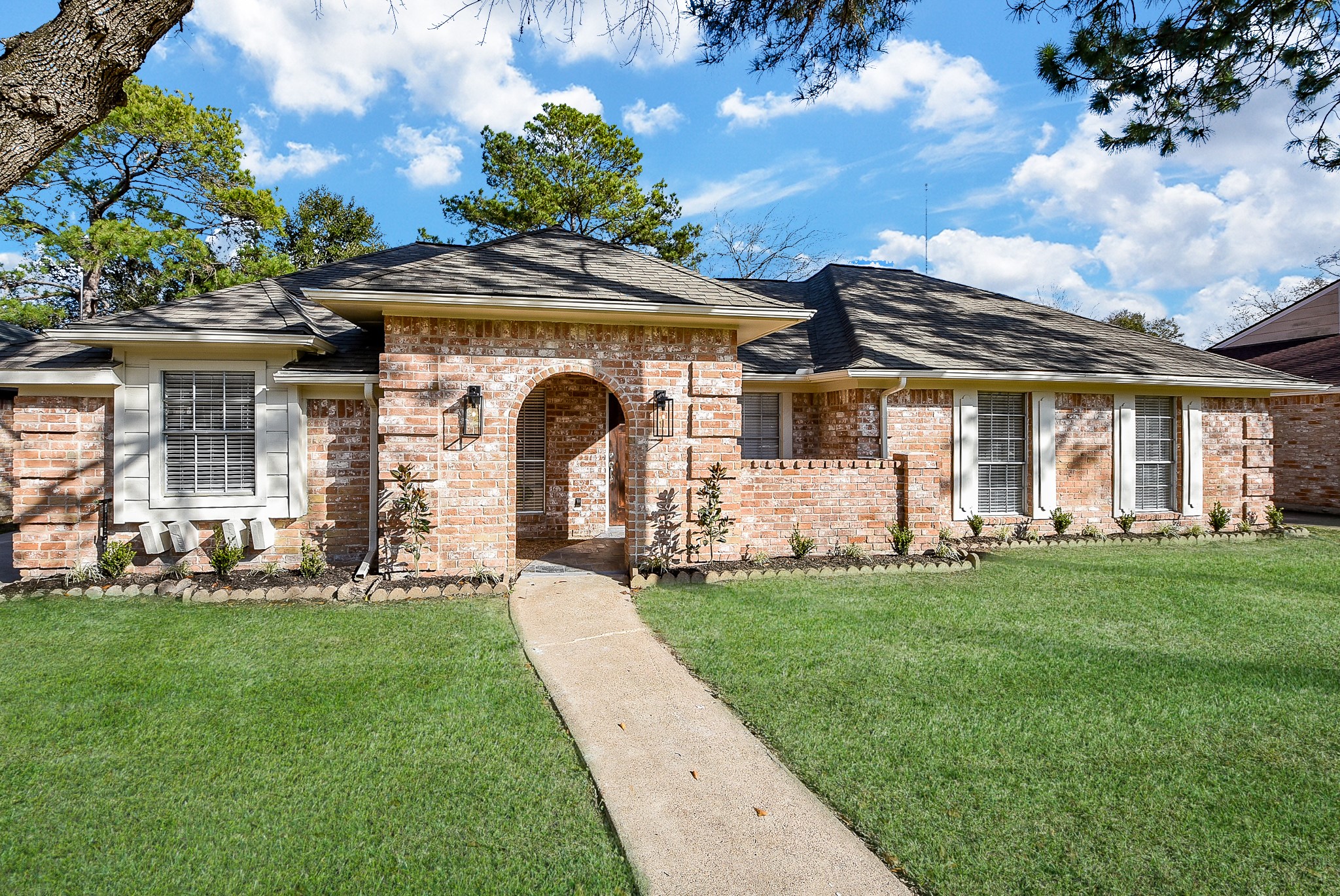 8134 Ivan Reid Drive Property Photo 1
