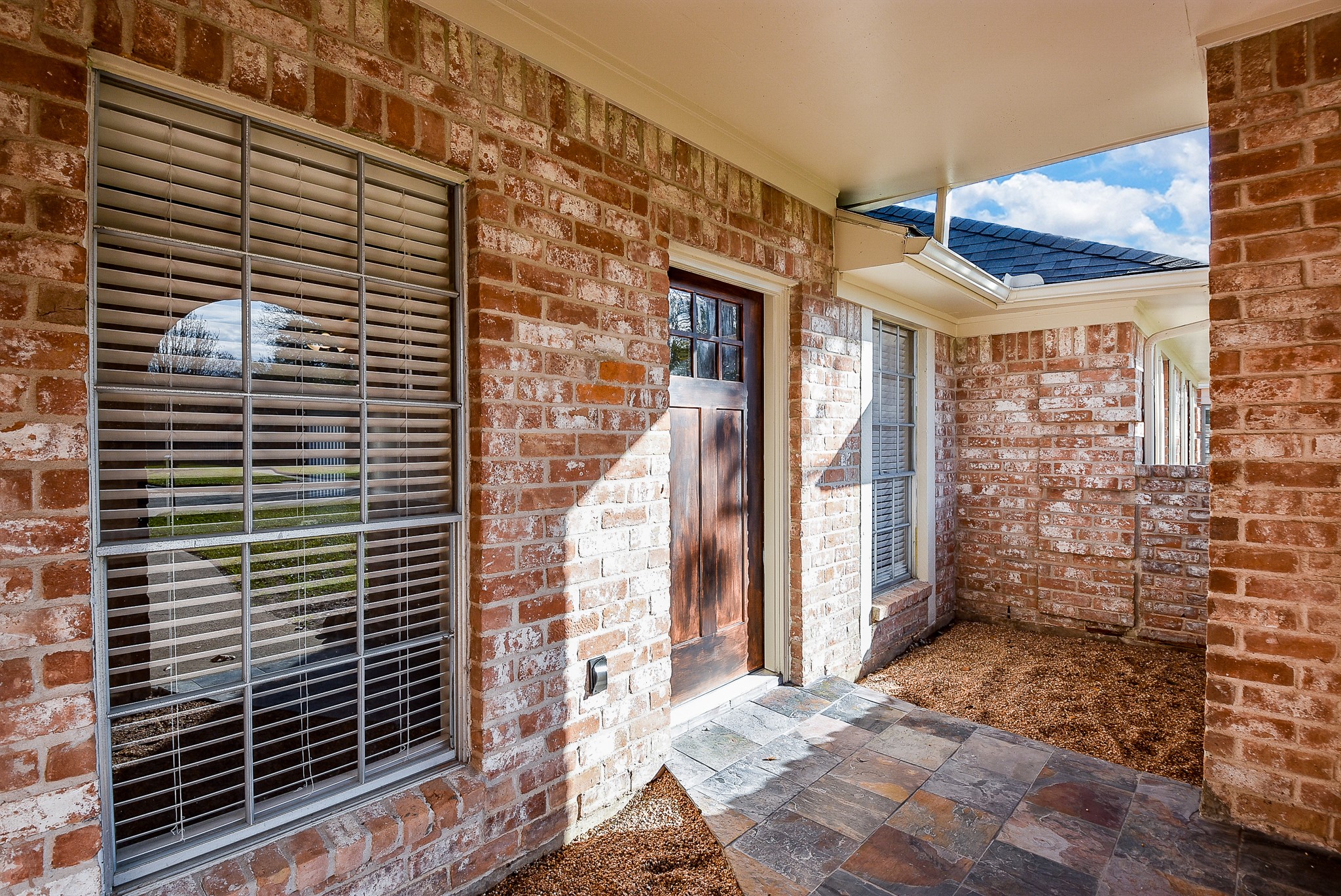8134 Ivan Reid Drive Property Photo 5