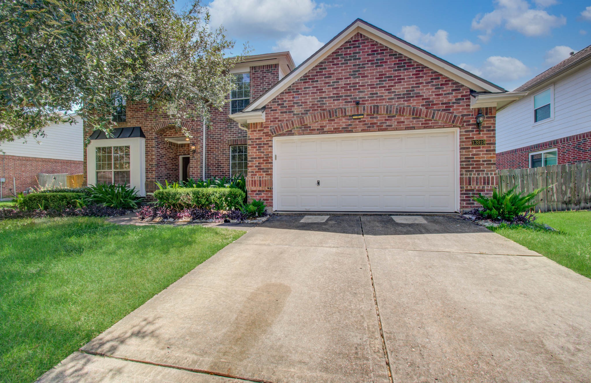 13919 Charterhouse Way Property Photo 3
