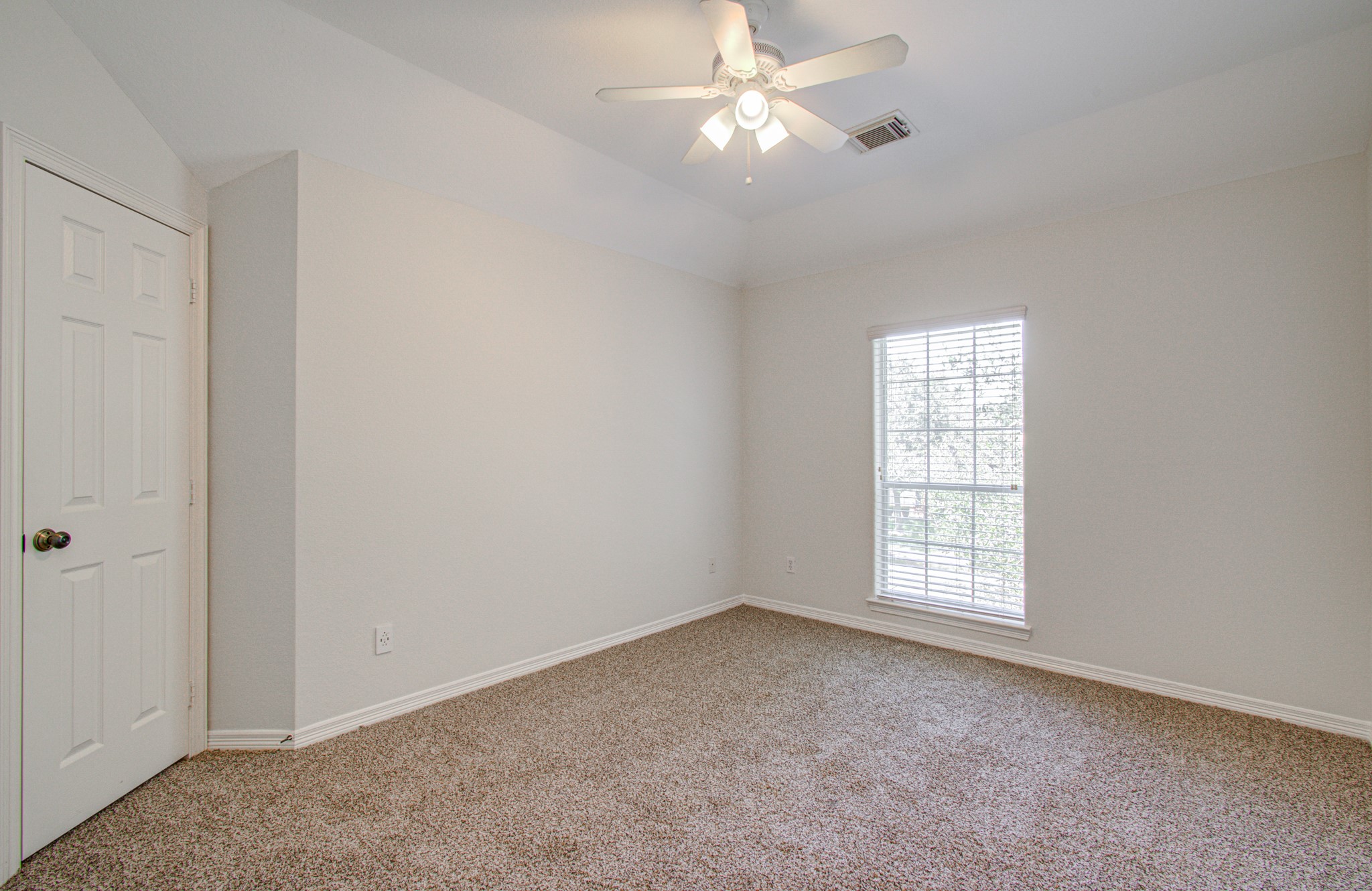 13919 Charterhouse Way Property Photo 31