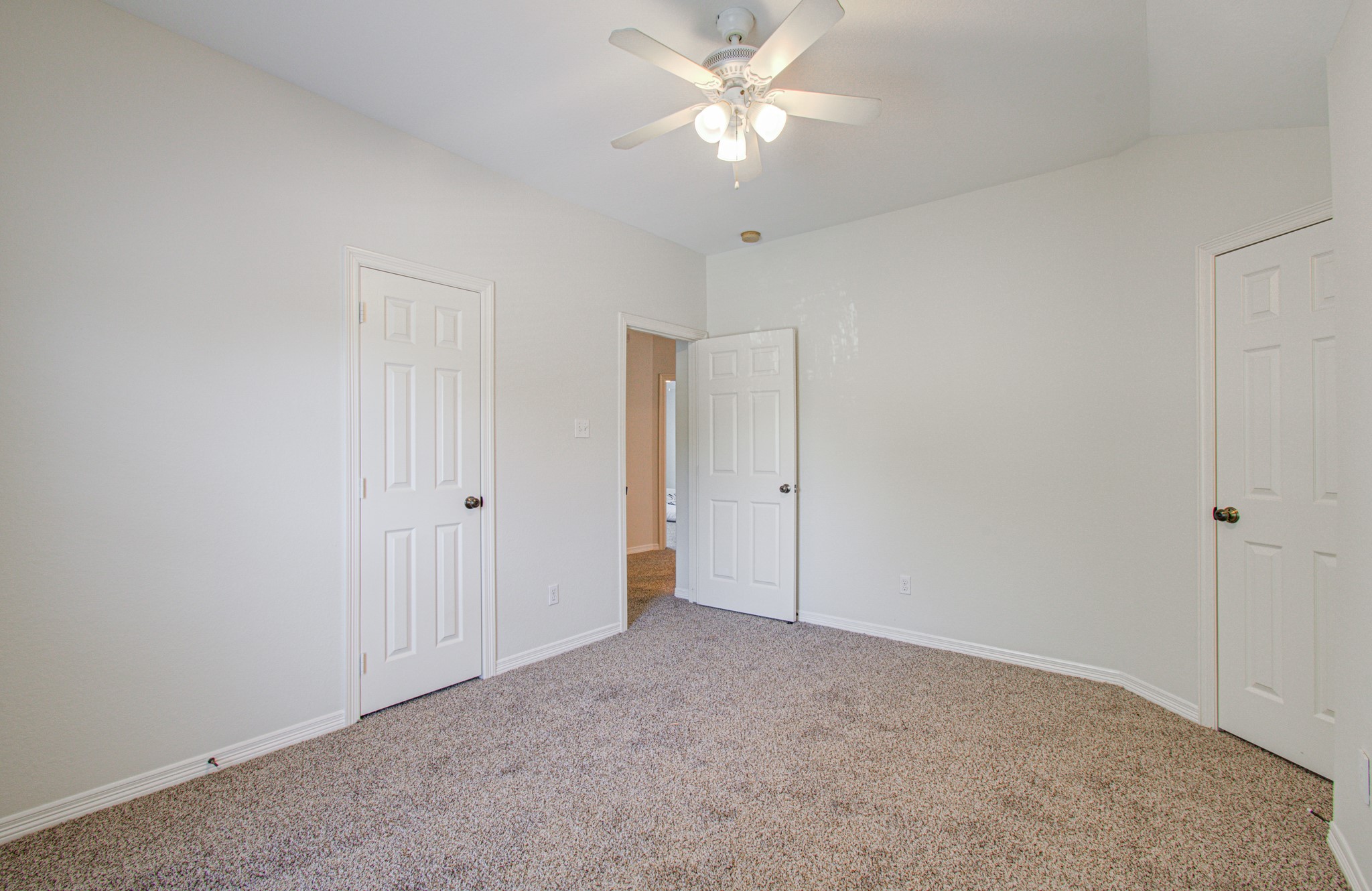 13919 Charterhouse Way Property Photo 32