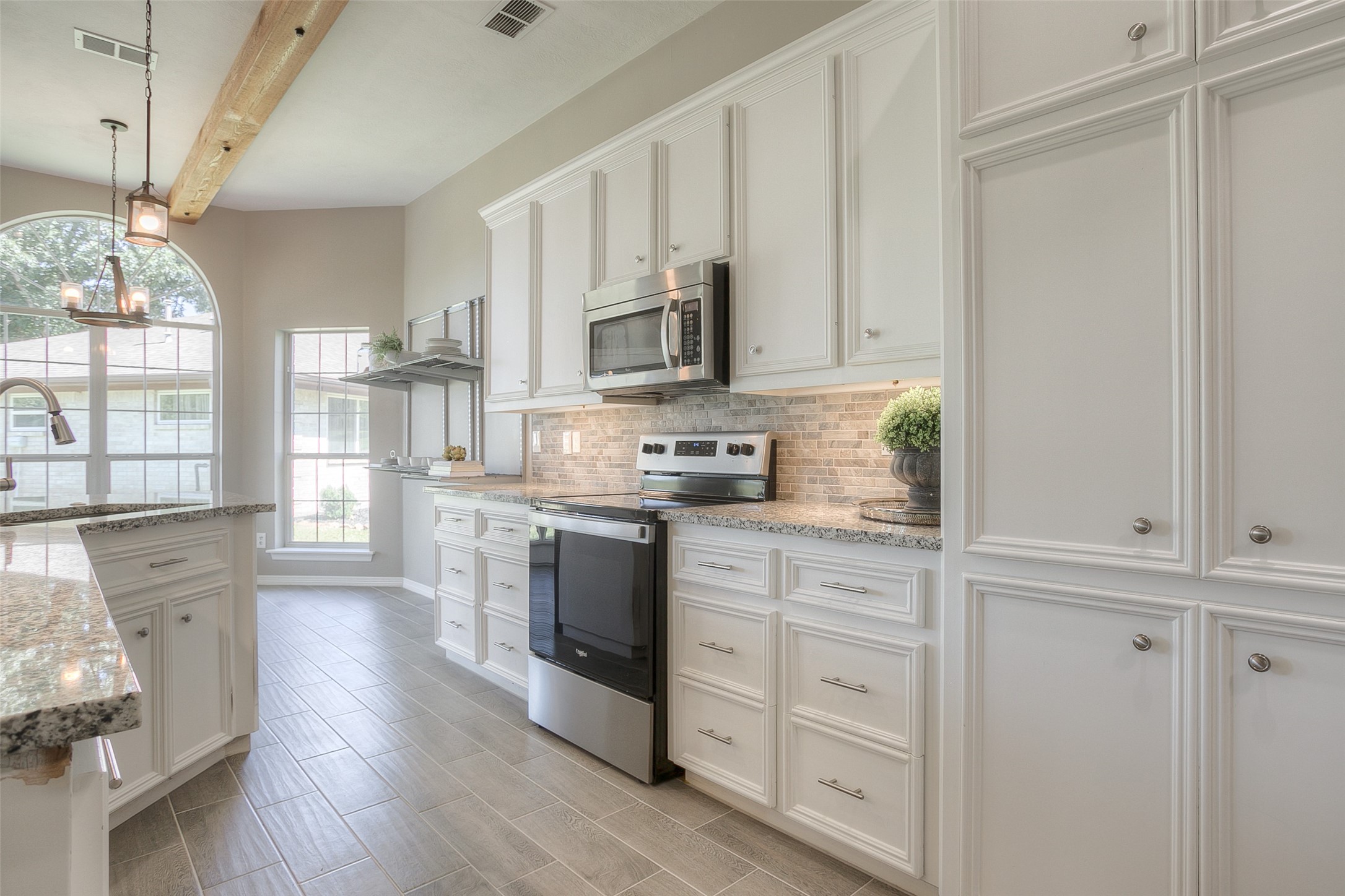 319 Brook Hollow Drive Property Photo 4