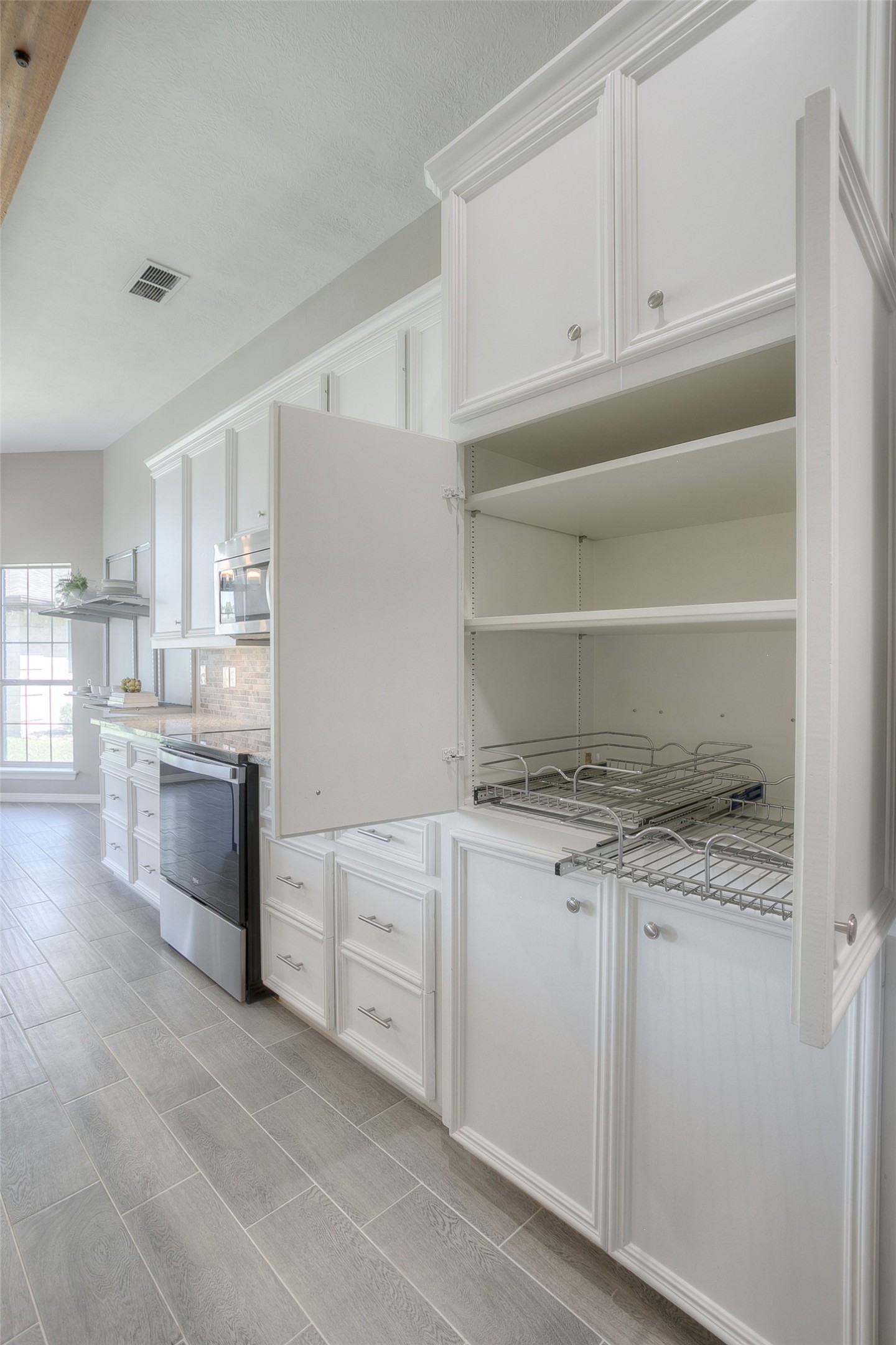 319 Brook Hollow Drive Property Photo 6