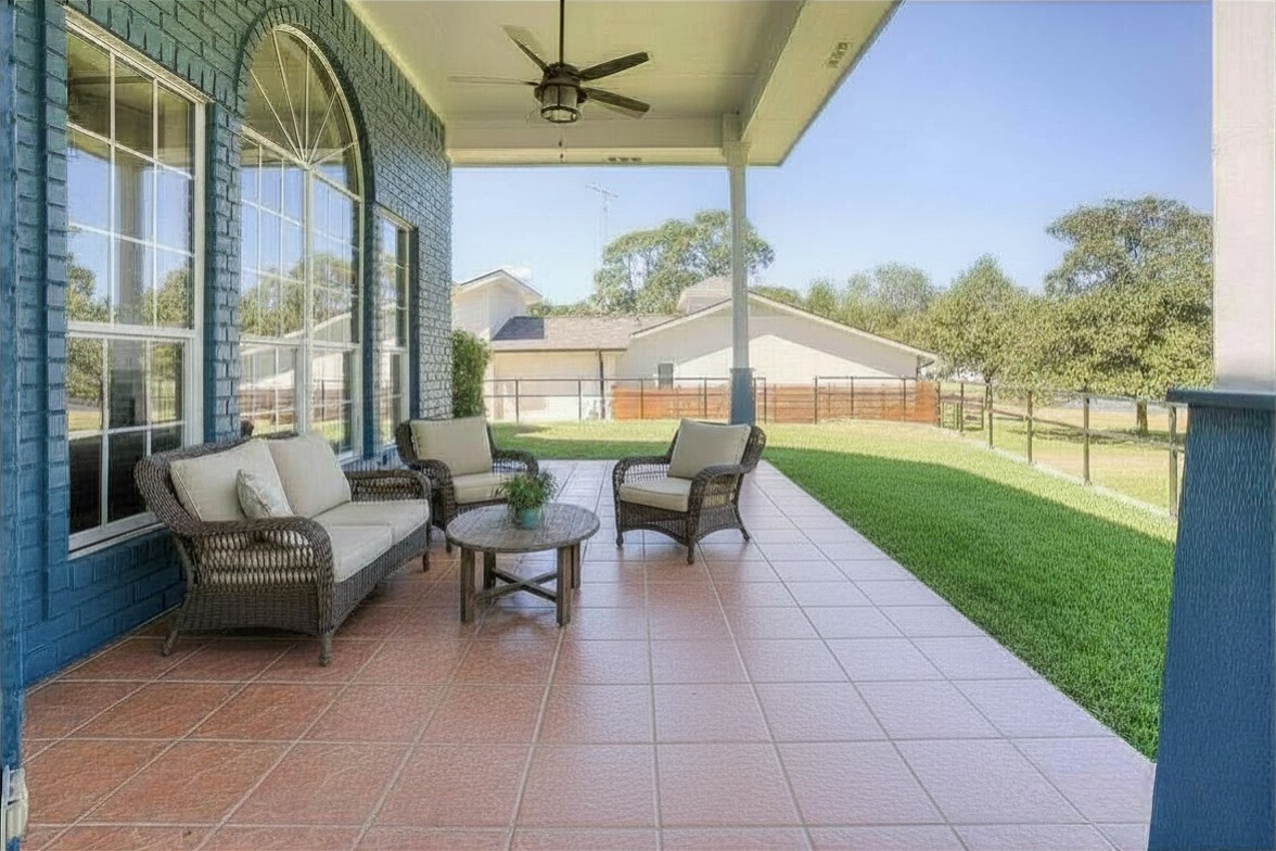 319 Brook Hollow Drive Property Photo 8