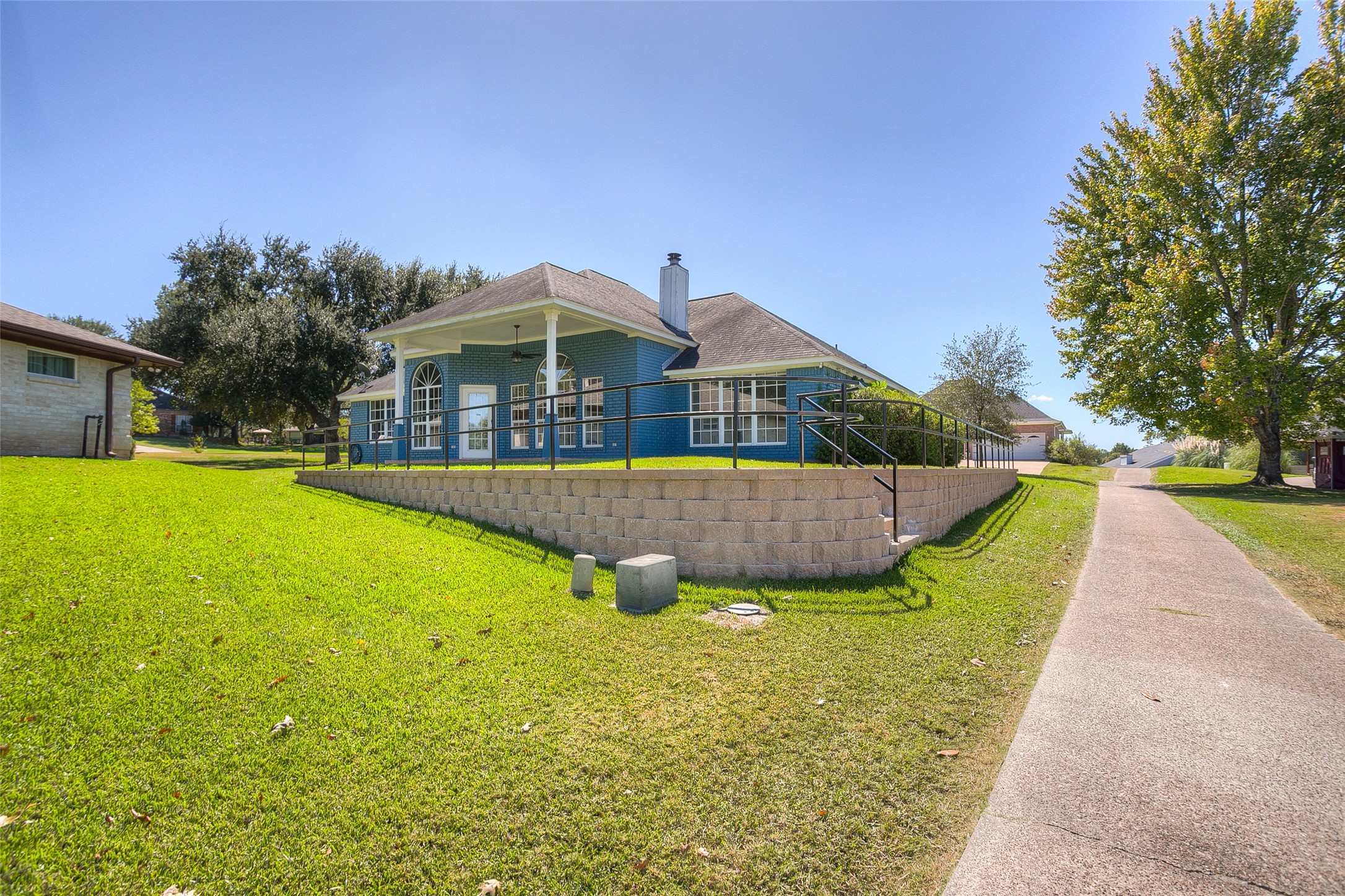 319 Brook Hollow Drive Property Photo 12