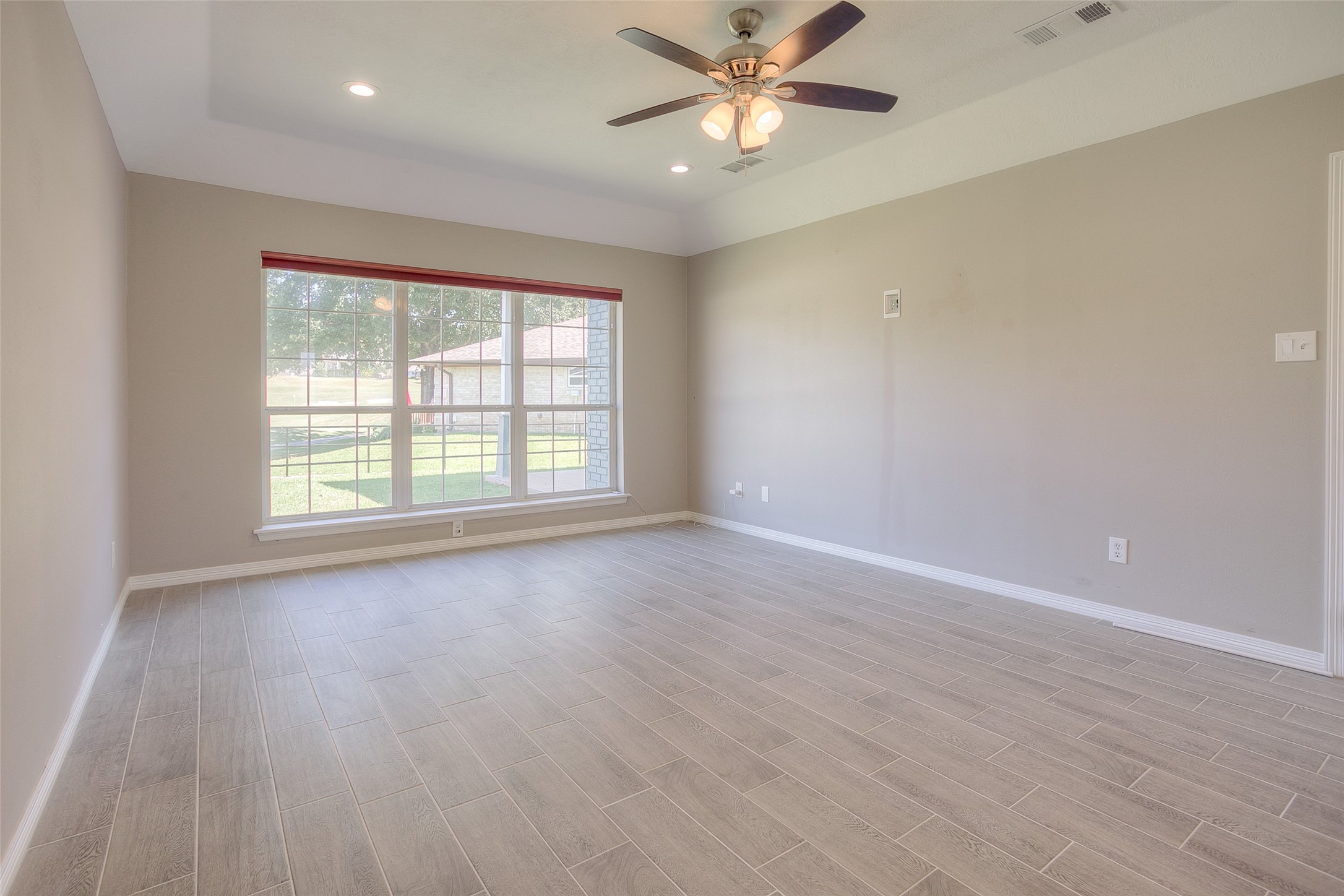 319 Brook Hollow Drive Property Photo 14