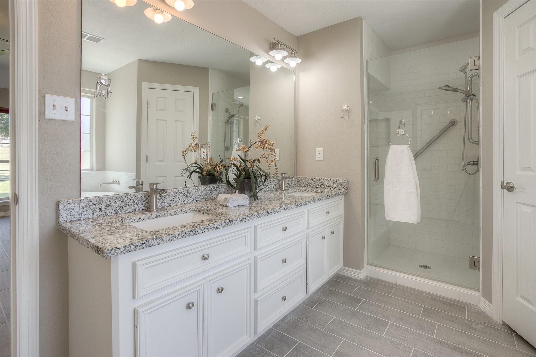 319 Brook Hollow Drive Property Photo 15