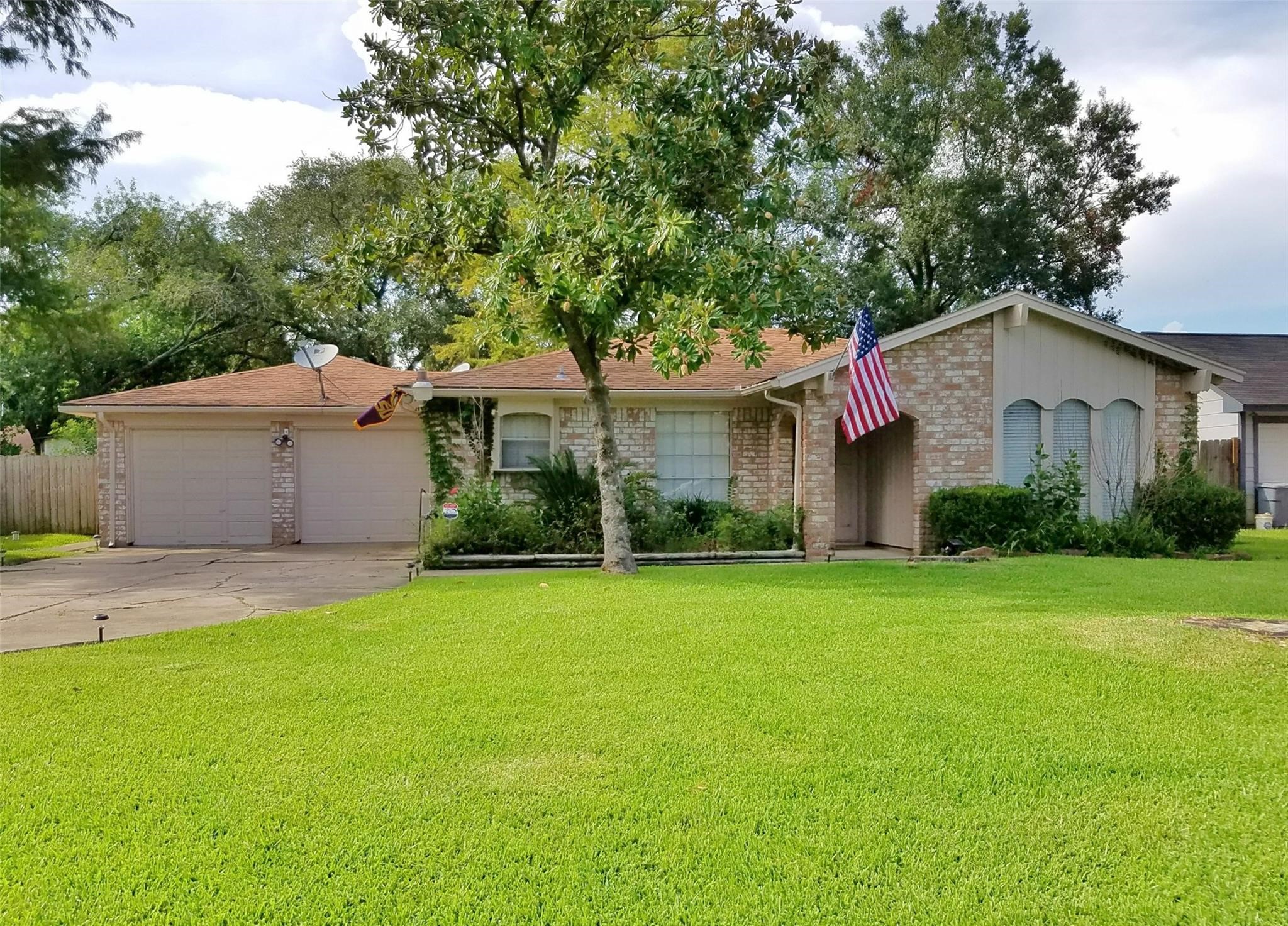 3800 Kingsway Drive Property Photo 1