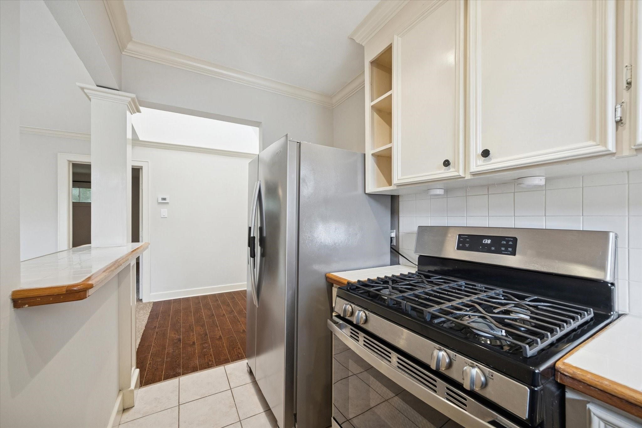 2414 Morse Street 6 Property Photo 9