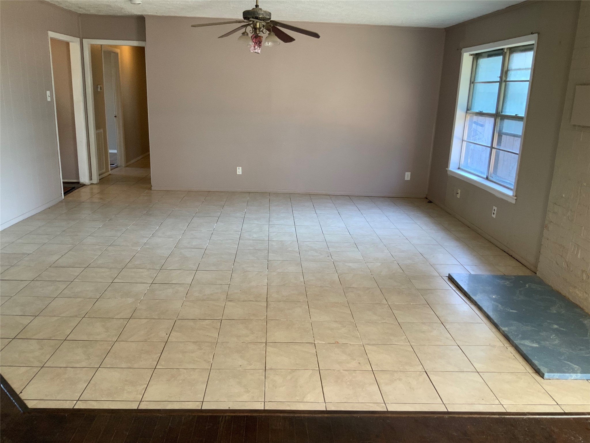 301 Travis Street Property Photo 12