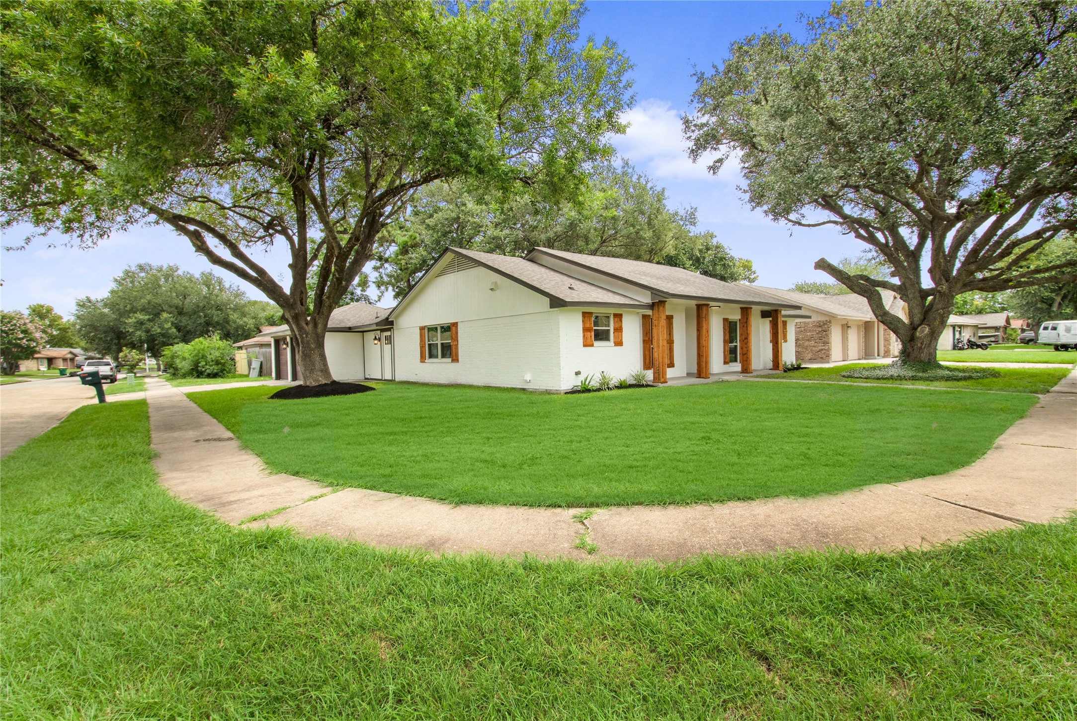 3208 Woodstone Drive Property Photo 3