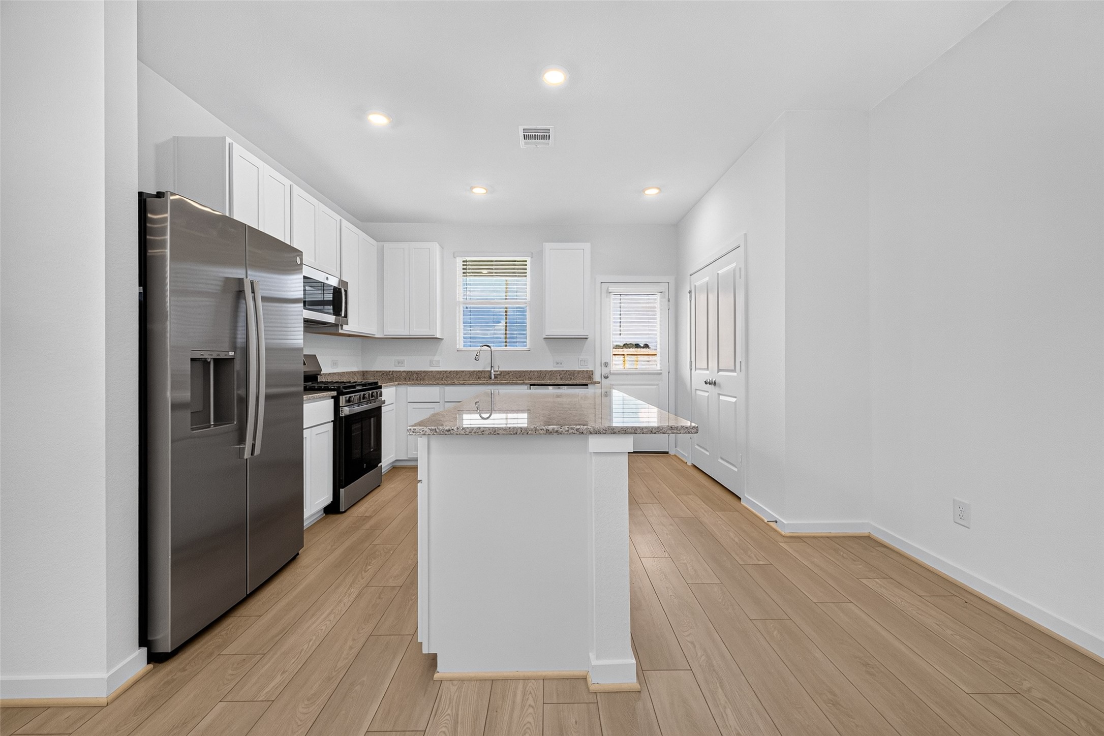 22114 Frontier Hollow Lane Property Photo 8