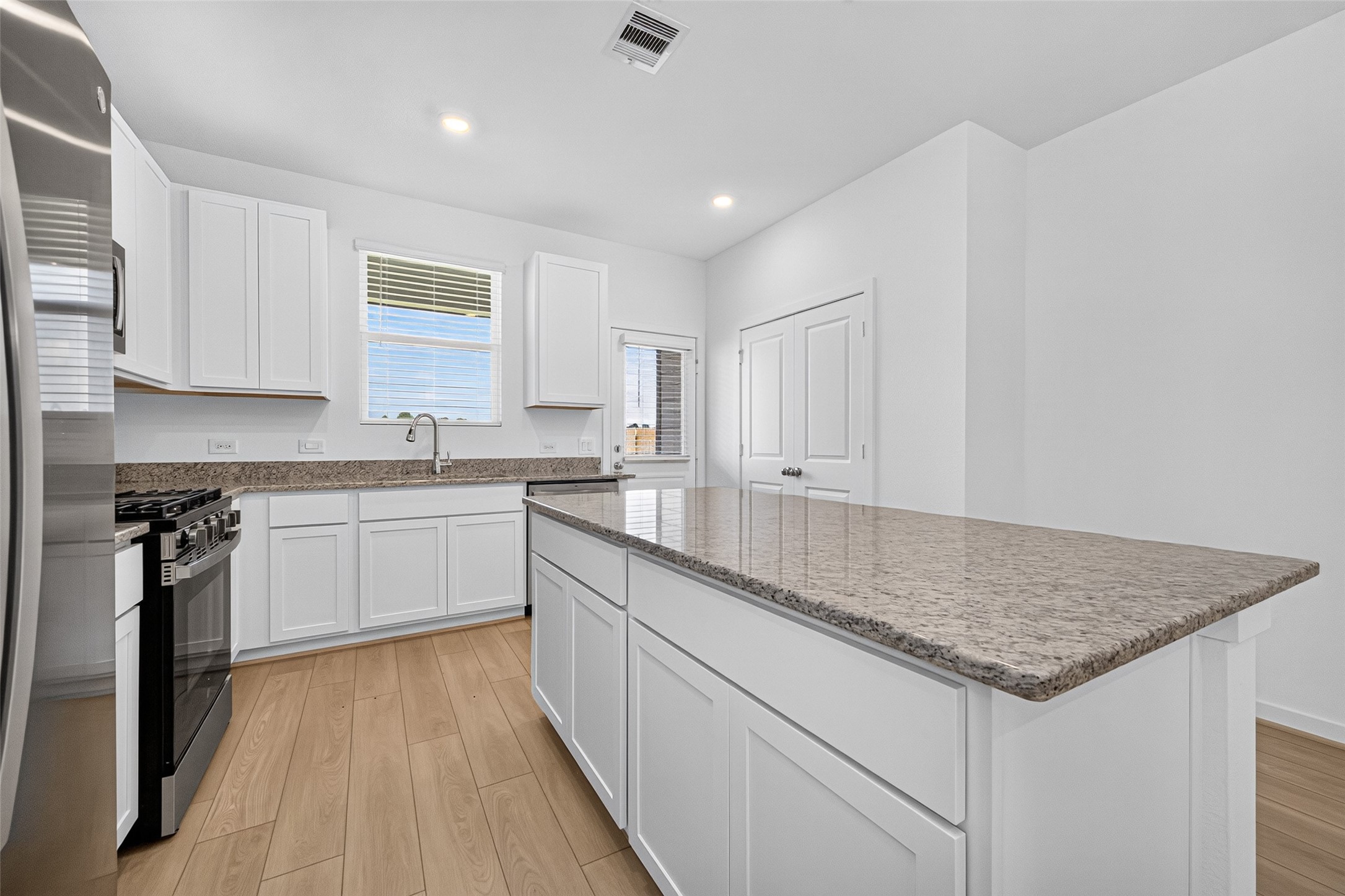22114 Frontier Hollow Lane Property Photo 10
