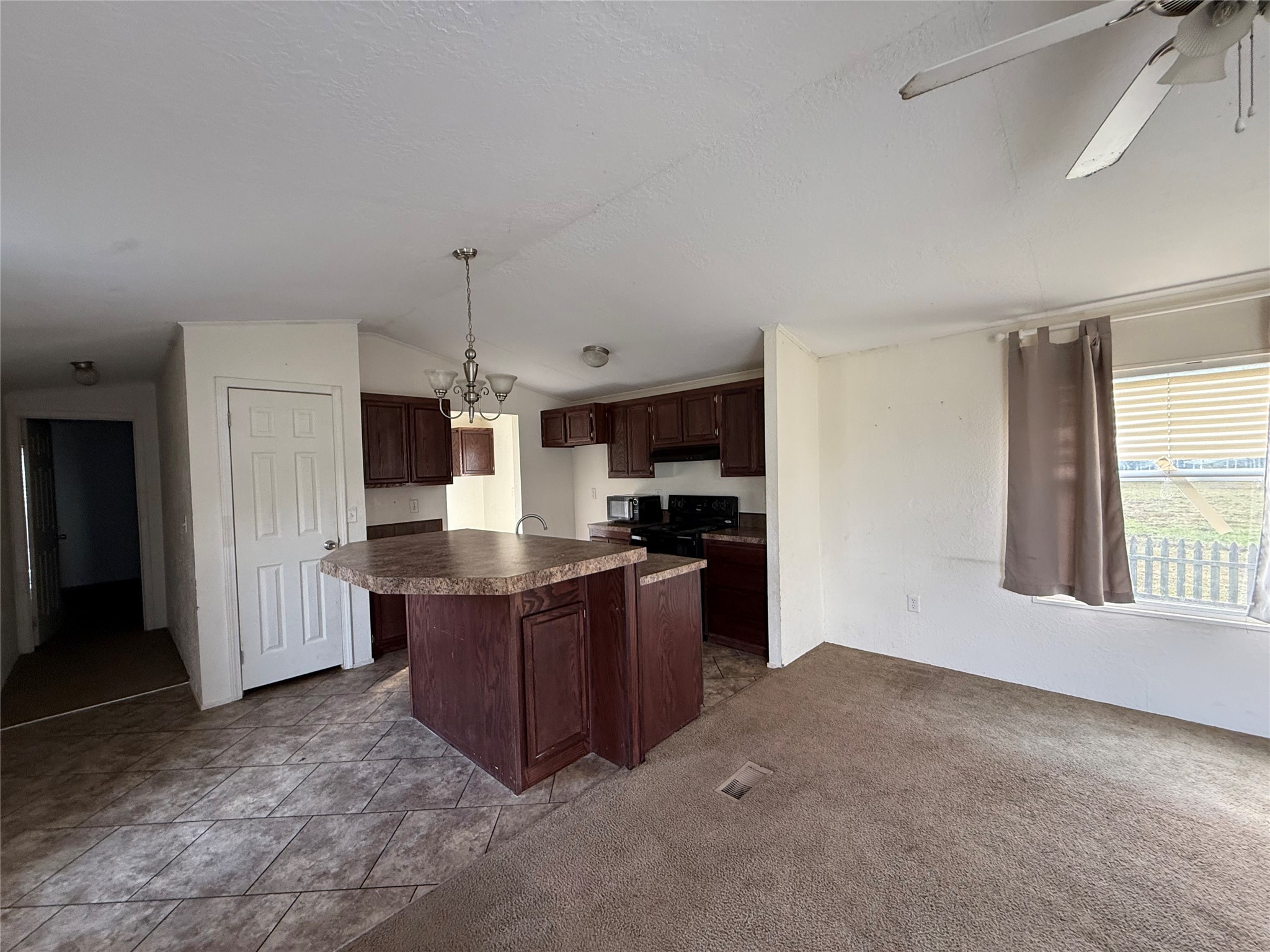150 Hickory Hill Street Property Photo 4