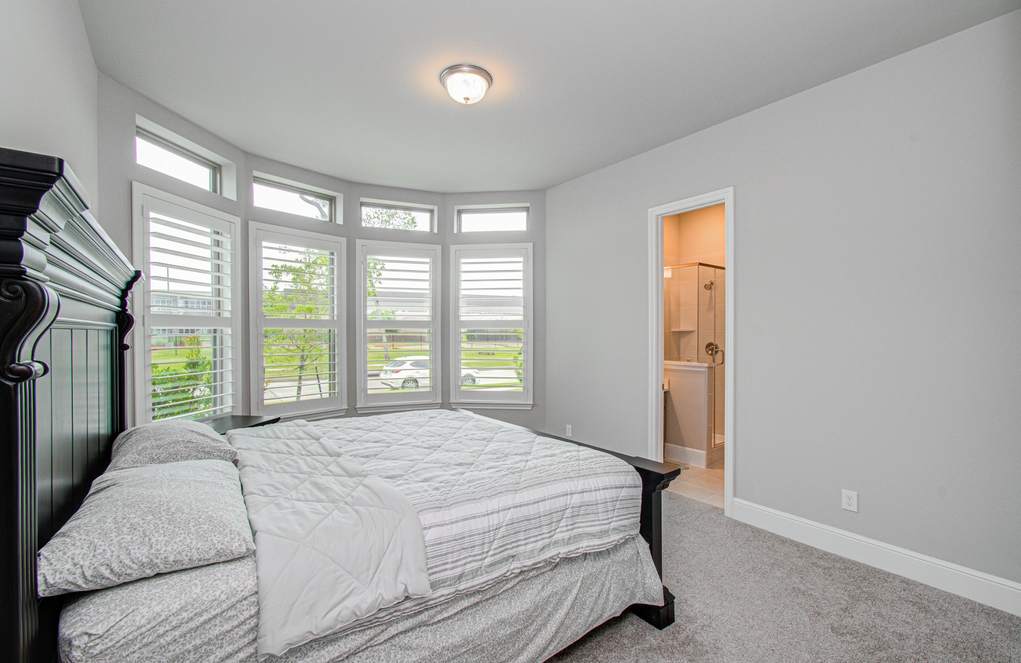 10015 Crescent Wood Drive Property Photo 6