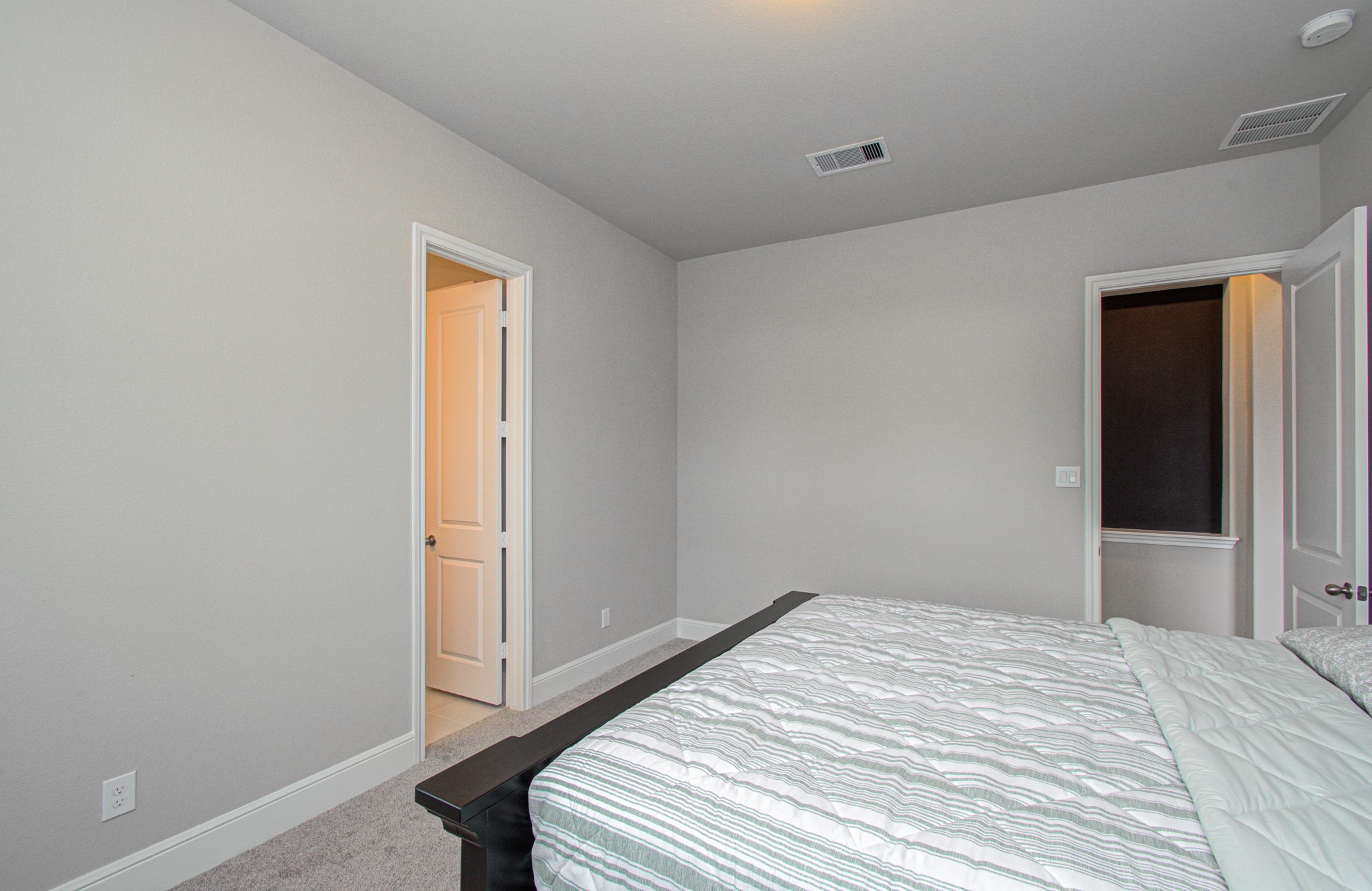 10015 Crescent Wood Drive Property Photo 7