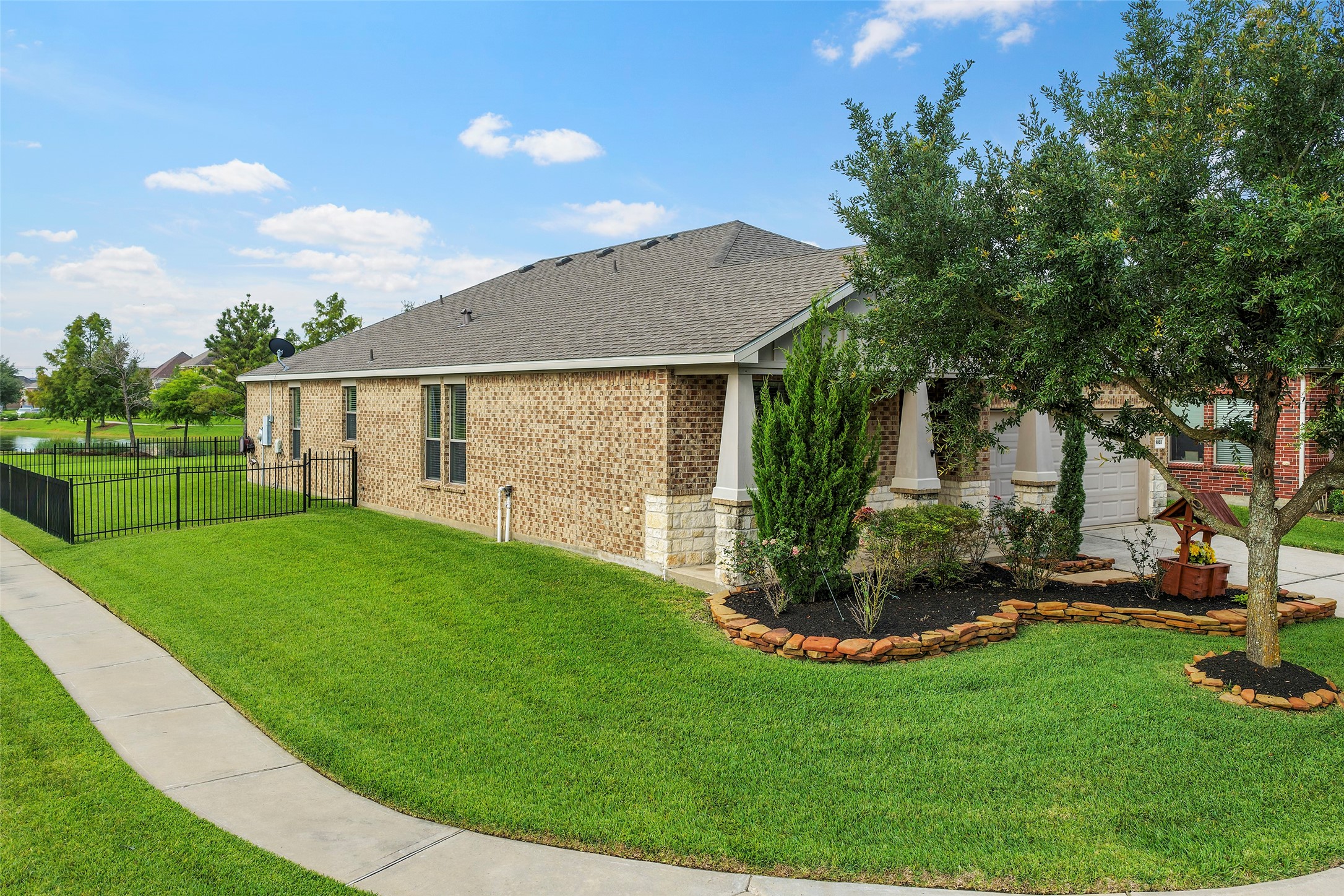 19803 Auburn Tree Drive Property Photo 3