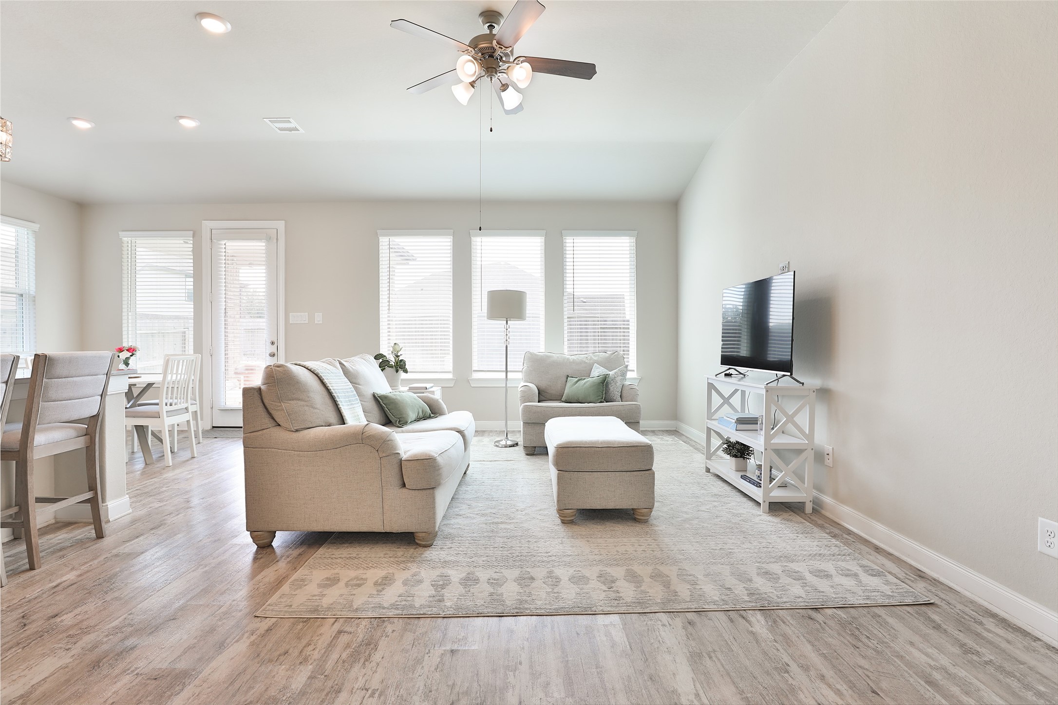 8831 Arch Rock Drive Property Photo 6