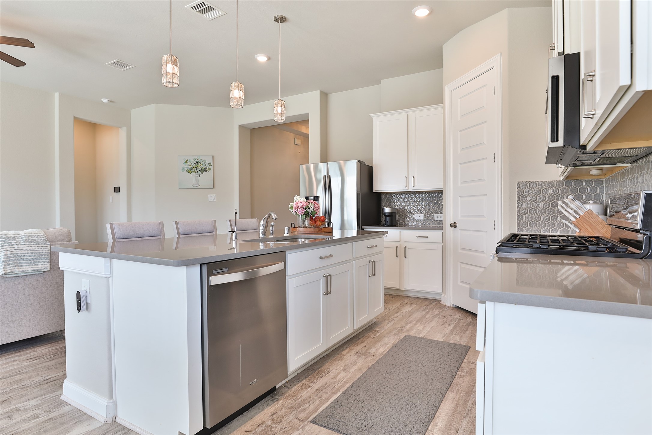 8831 Arch Rock Drive Property Photo 8