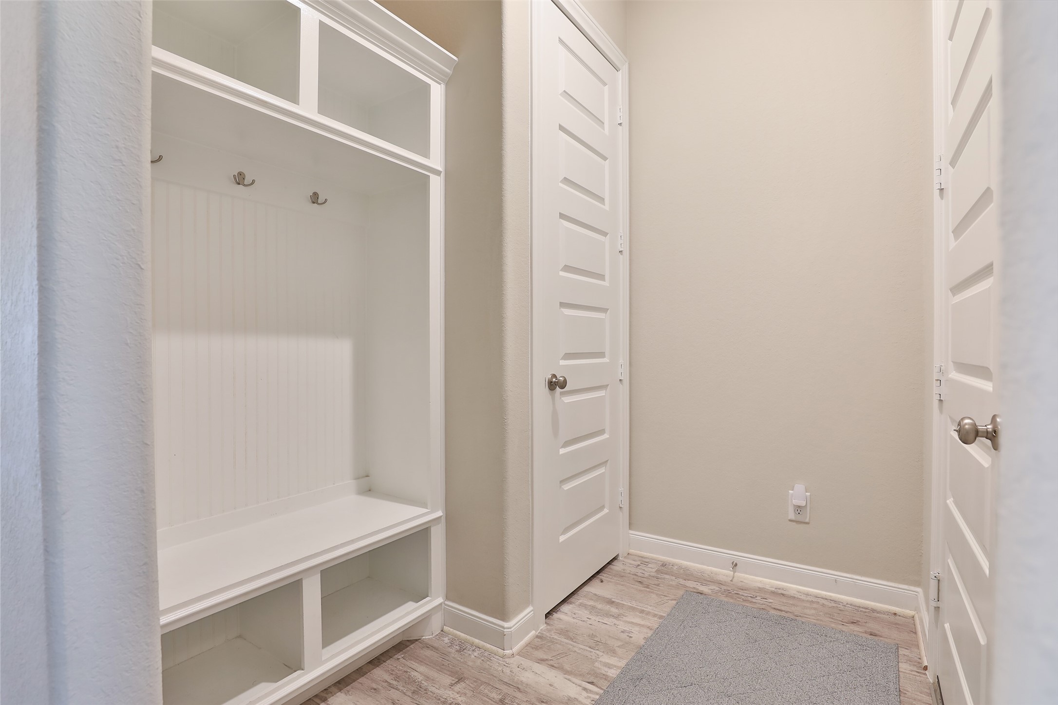 8831 Arch Rock Drive Property Photo 10