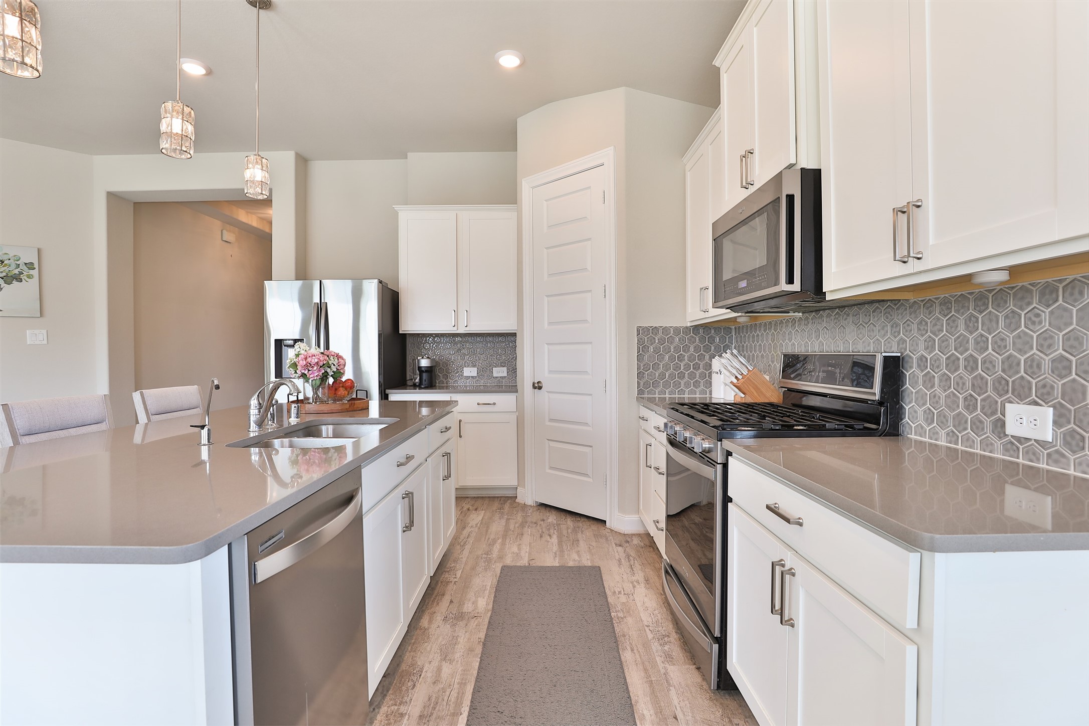8831 Arch Rock Drive Property Photo 12
