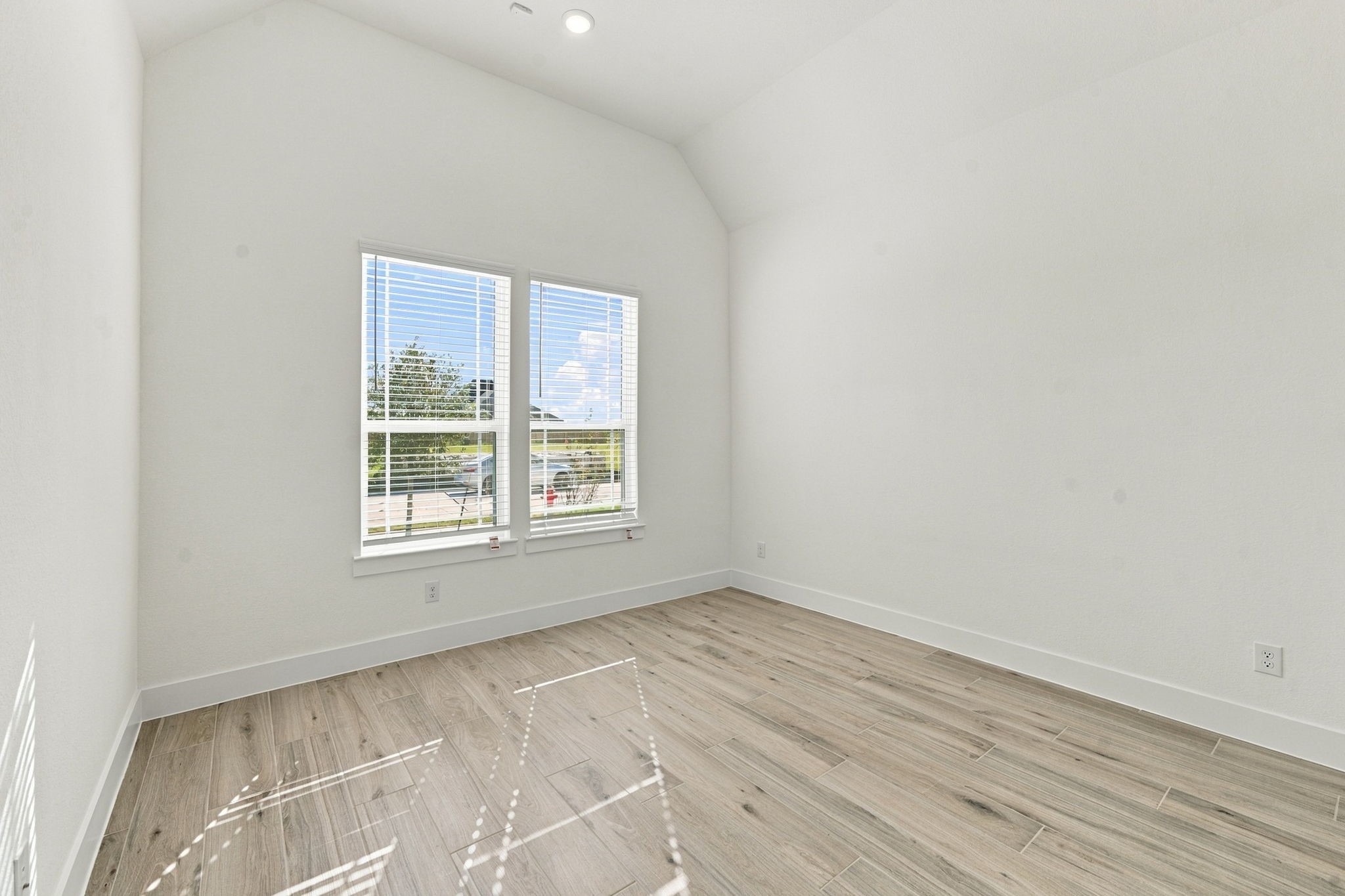 12214 Warbler Drive Property Photo 10