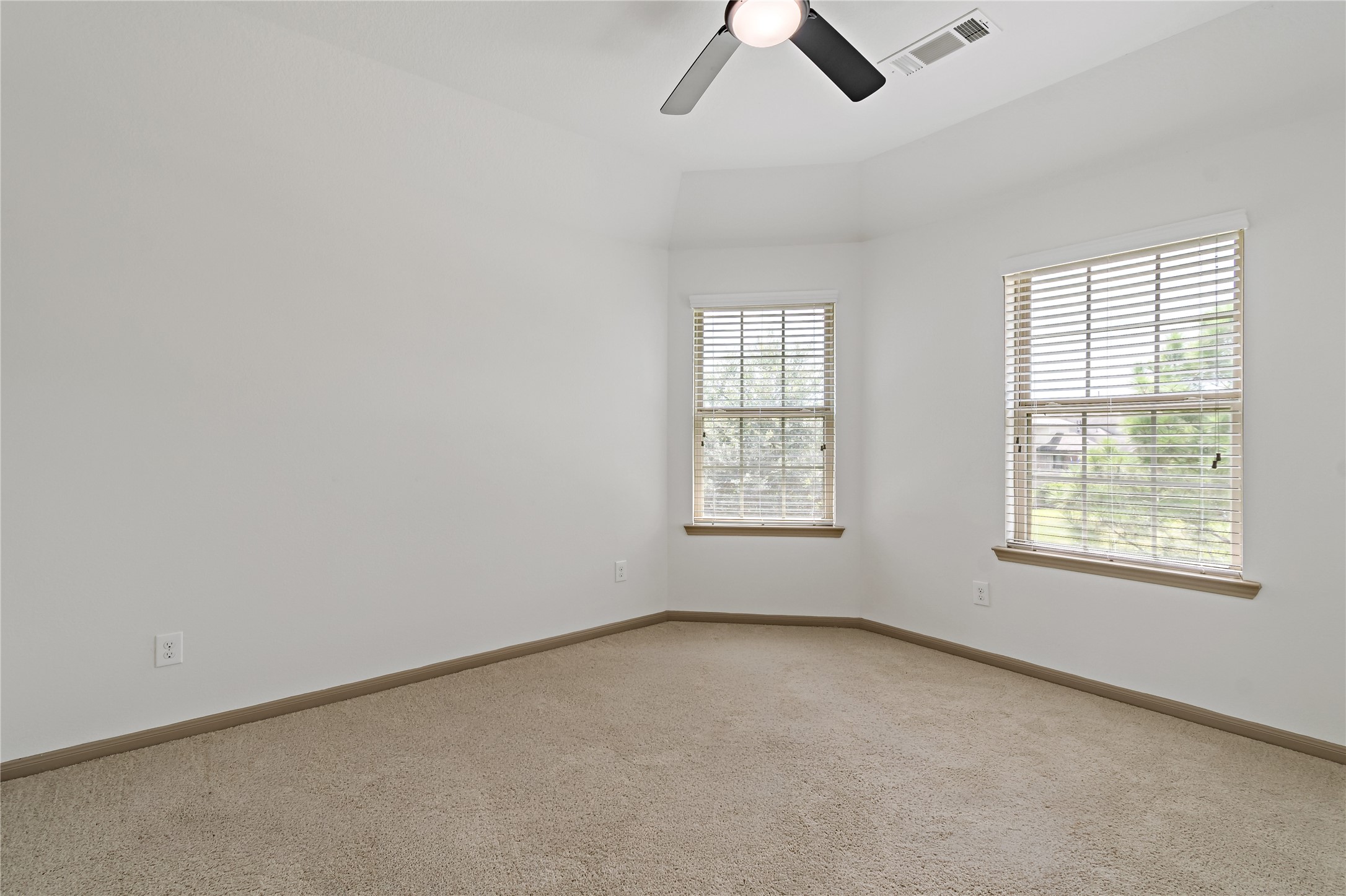 13418 Lansdown Street Property Photo 37