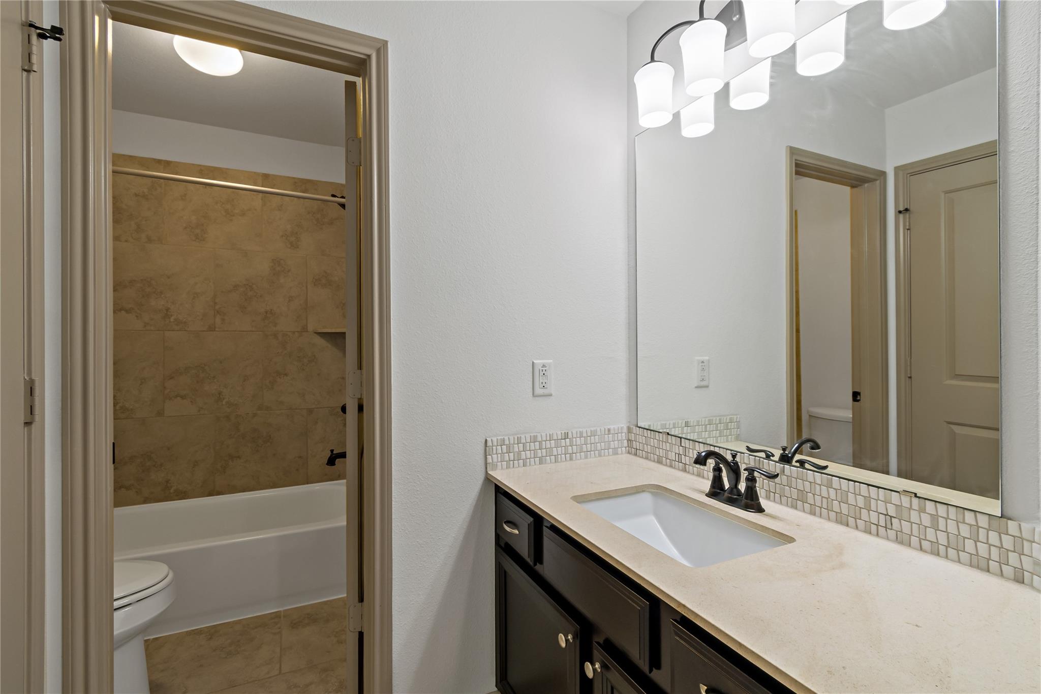 13418 Lansdown Street Property Photo 39