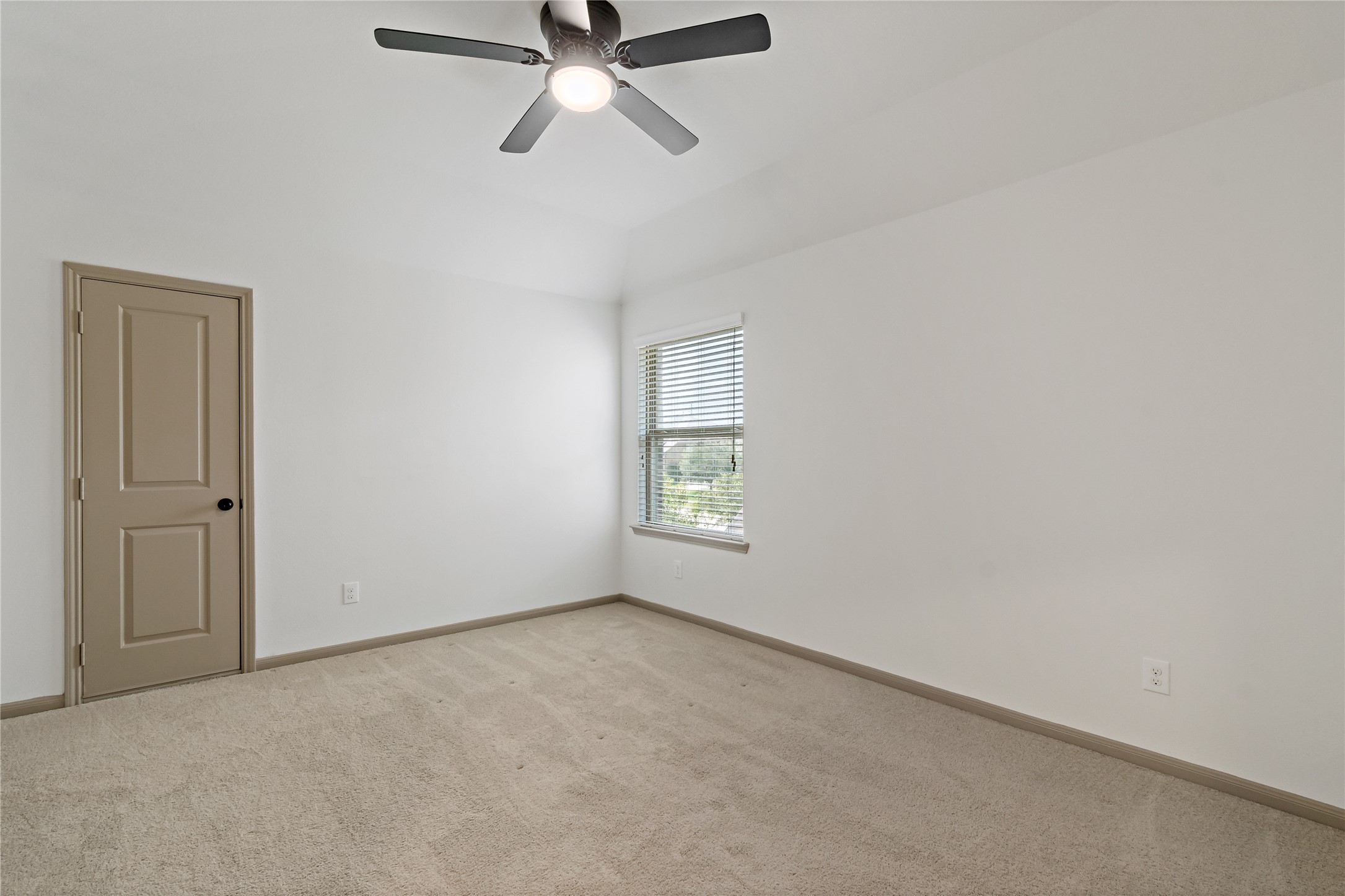 13418 Lansdown Street Property Photo 40