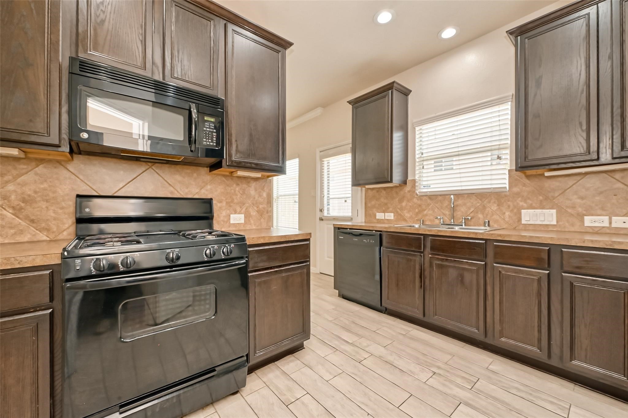 5015 Dartmoor Ridge Trail Property Photo 19