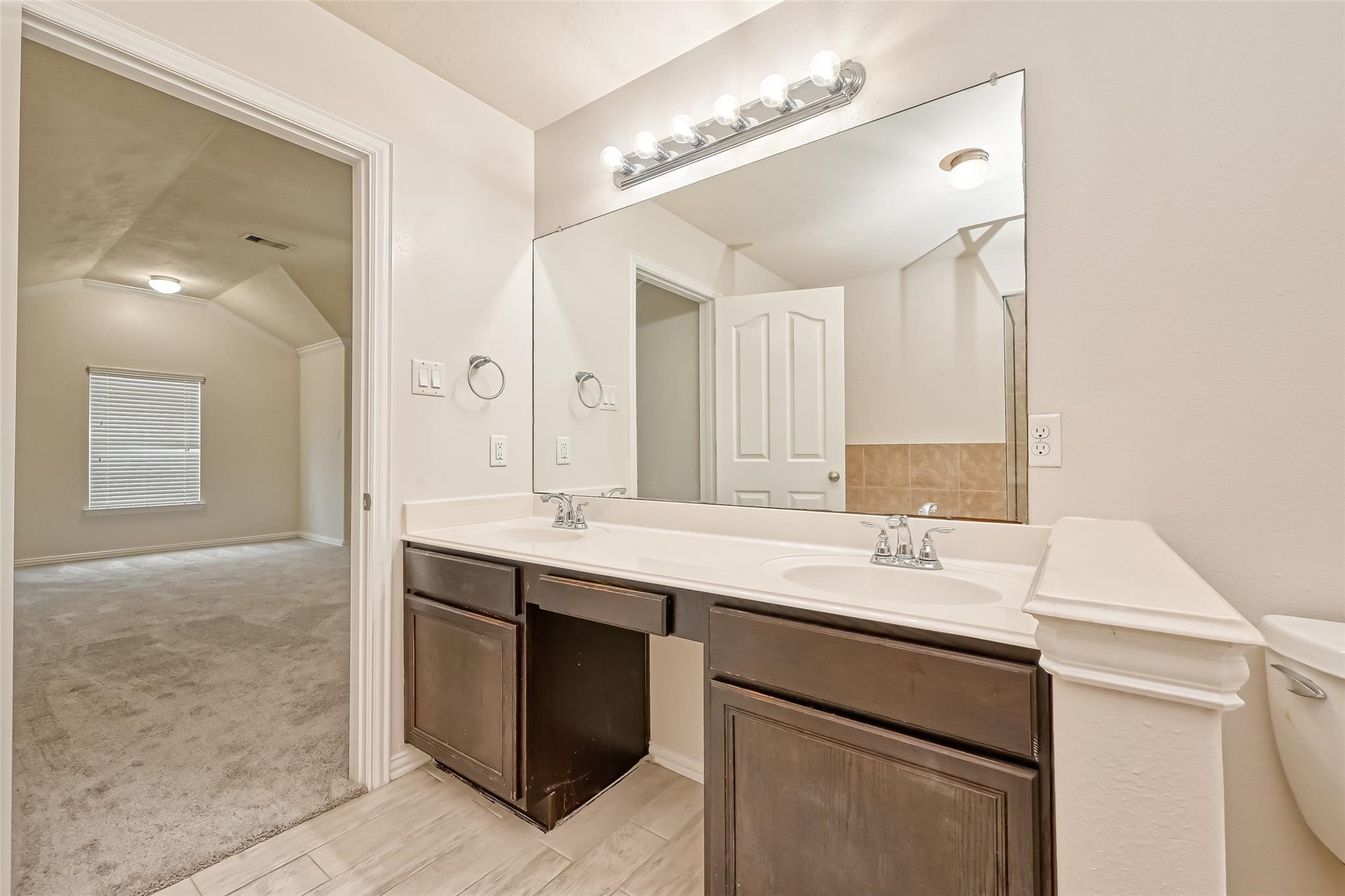5015 Dartmoor Ridge Trail Property Photo 32