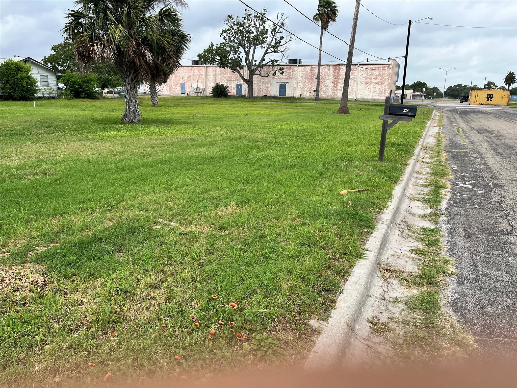 235 E Stoddard Avenue Property Photo 1