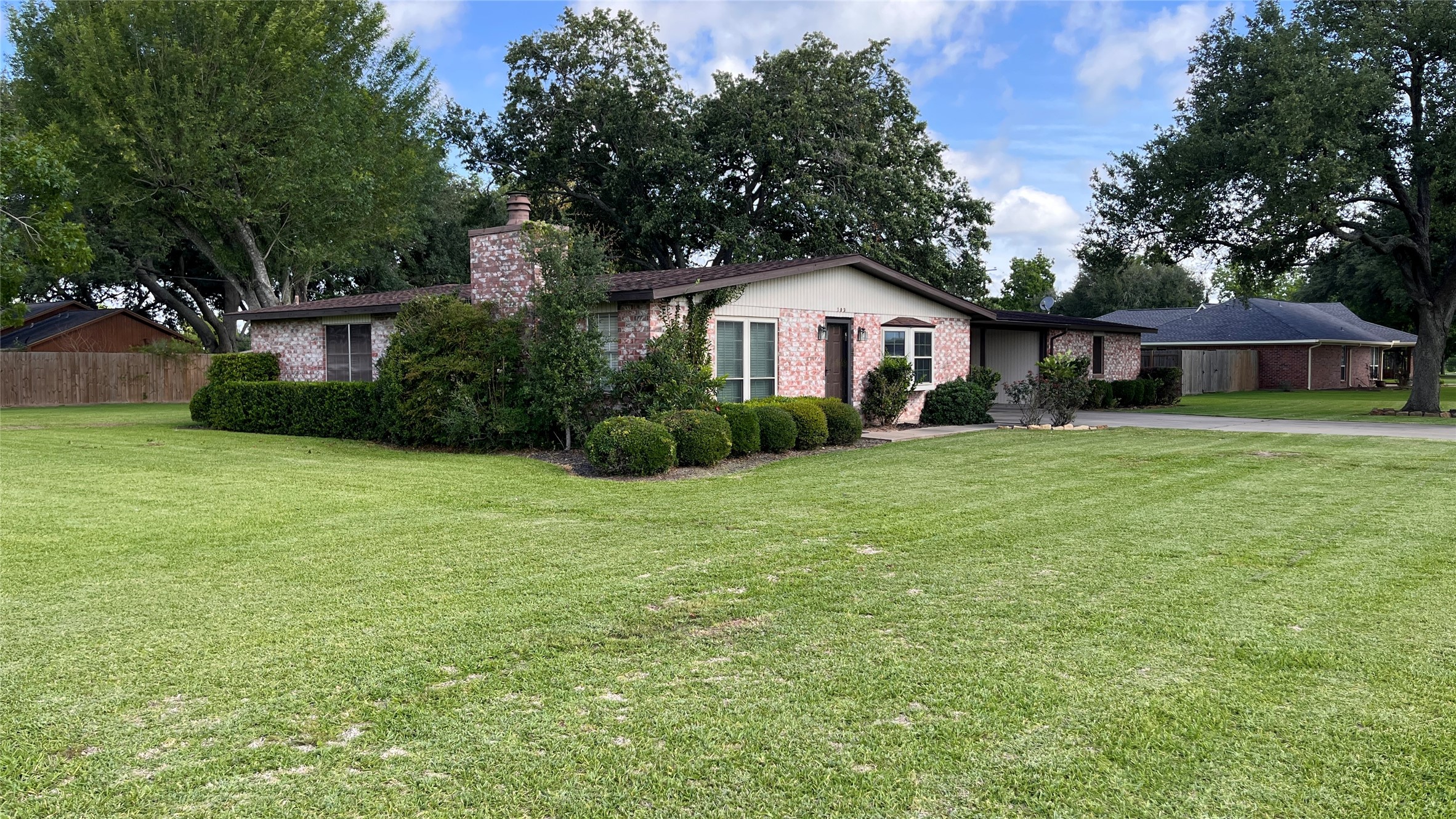 103 Greenbriar Drive Property Photo 1