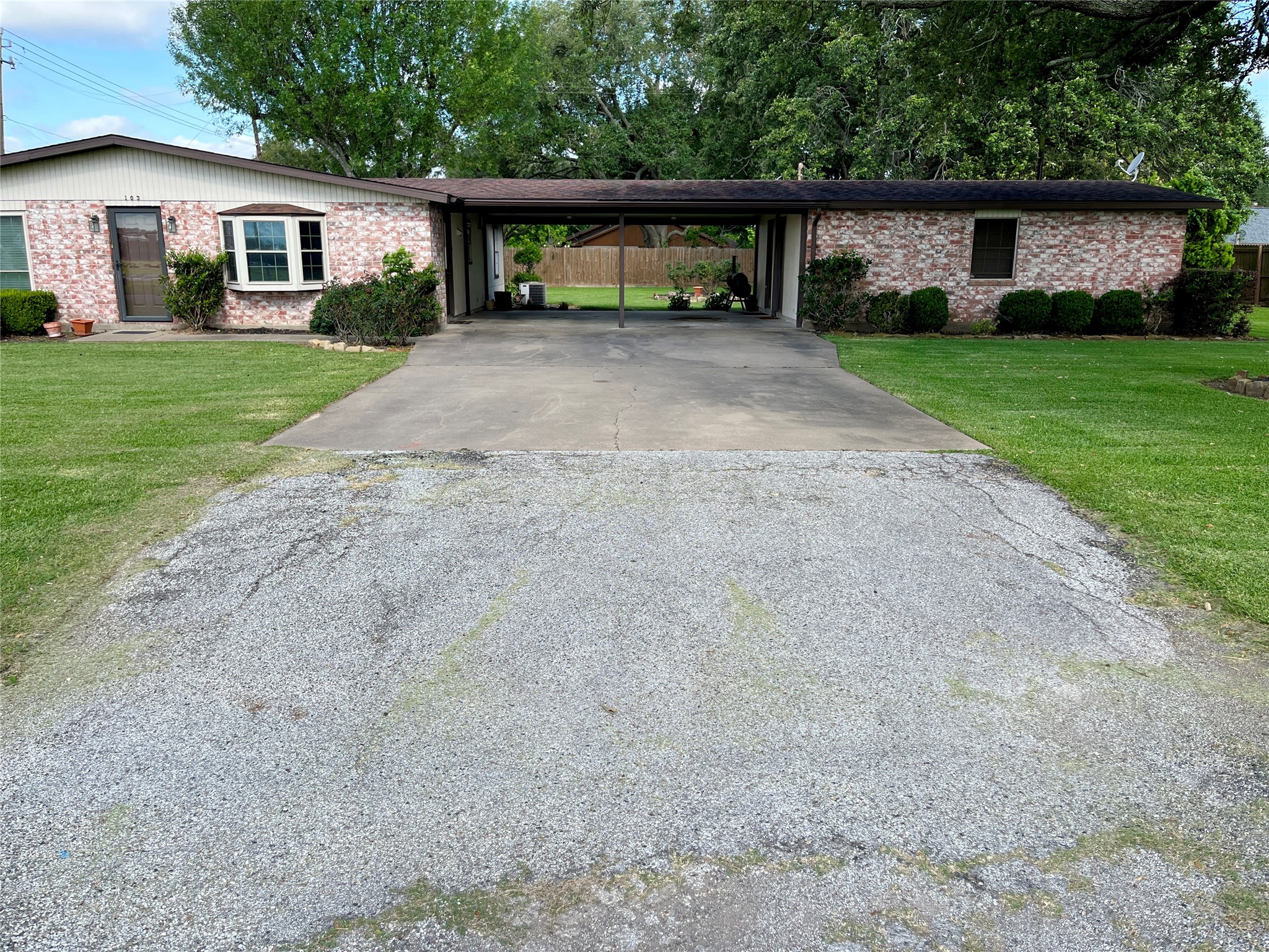 103 Greenbriar Drive Property Photo 3
