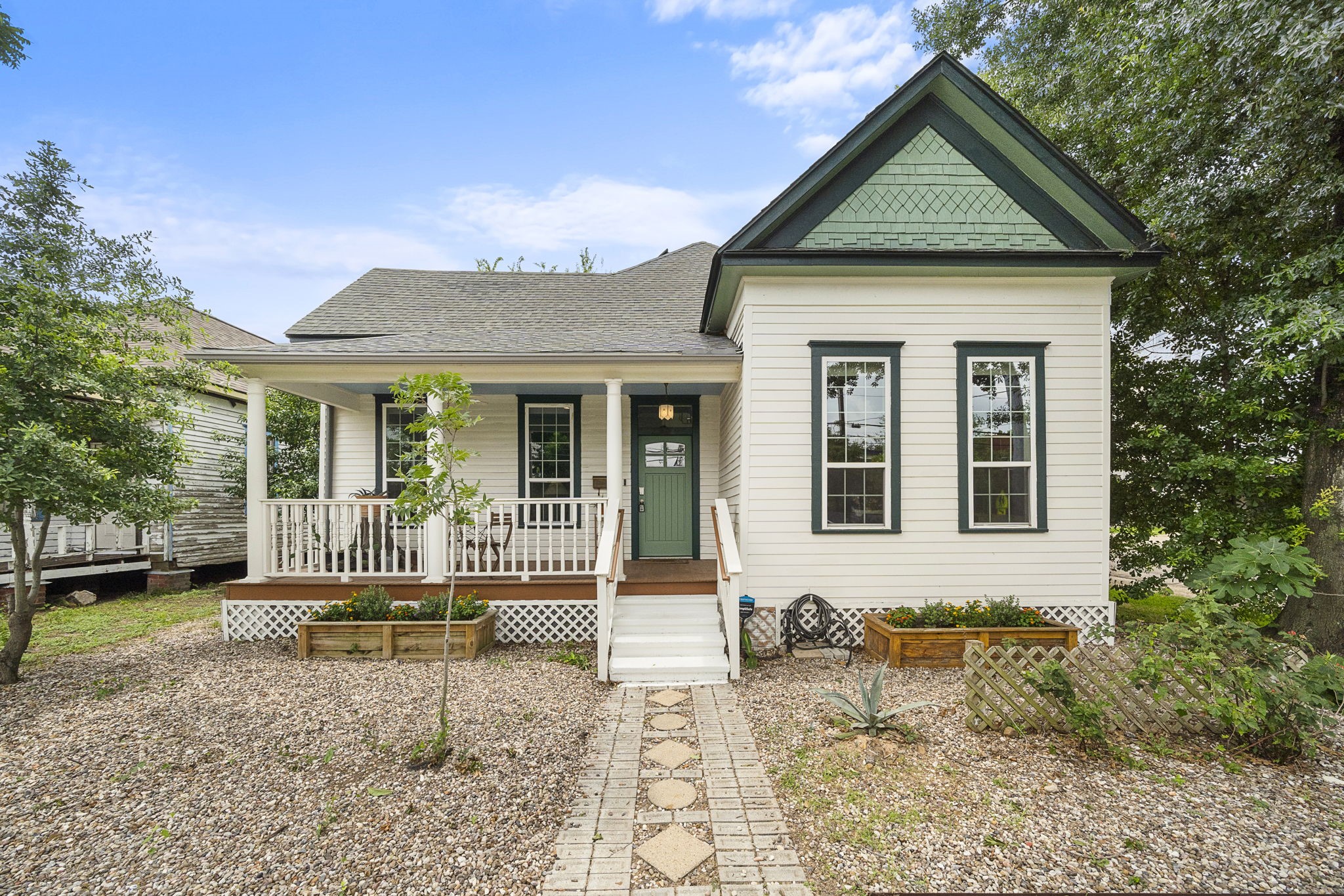 2019 Crockett Street Property Photo 1